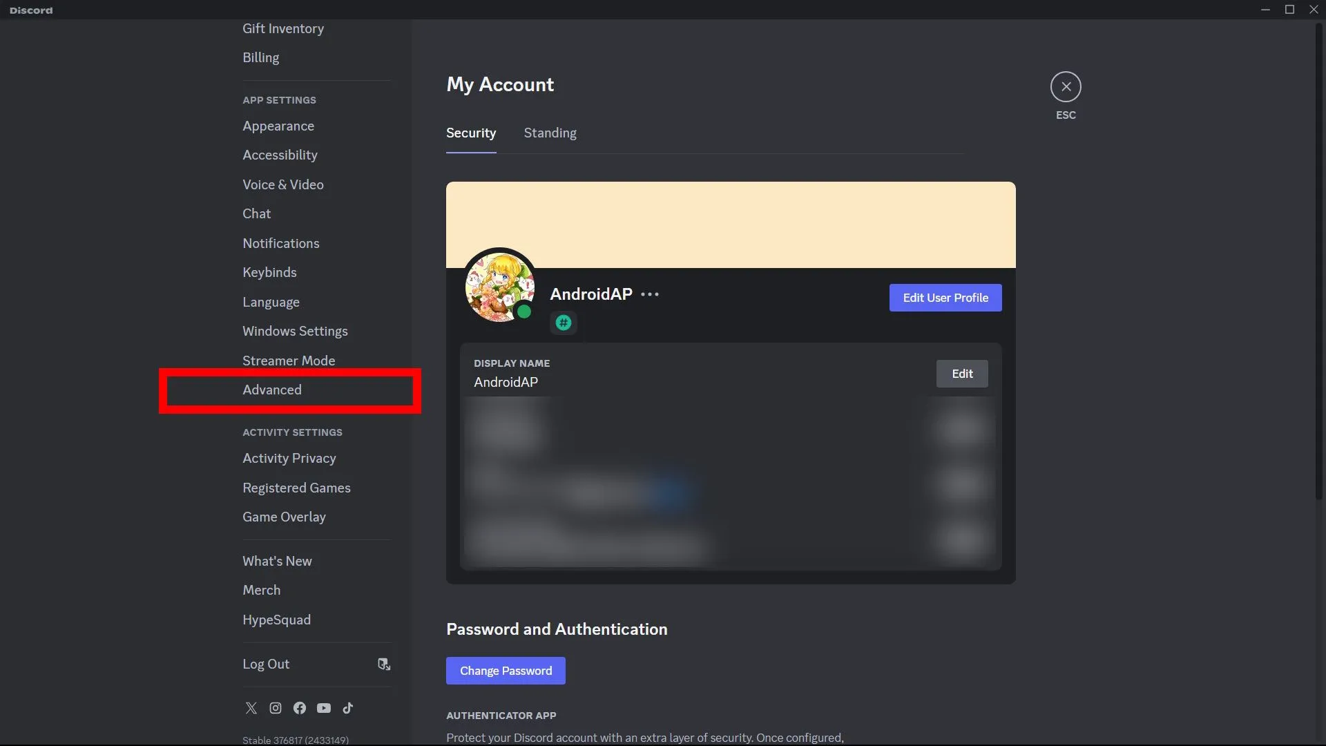 Chọn mục &quot;Nâng cao&quot; trong menu cài đặt ứng dụng Discord trên máy tính