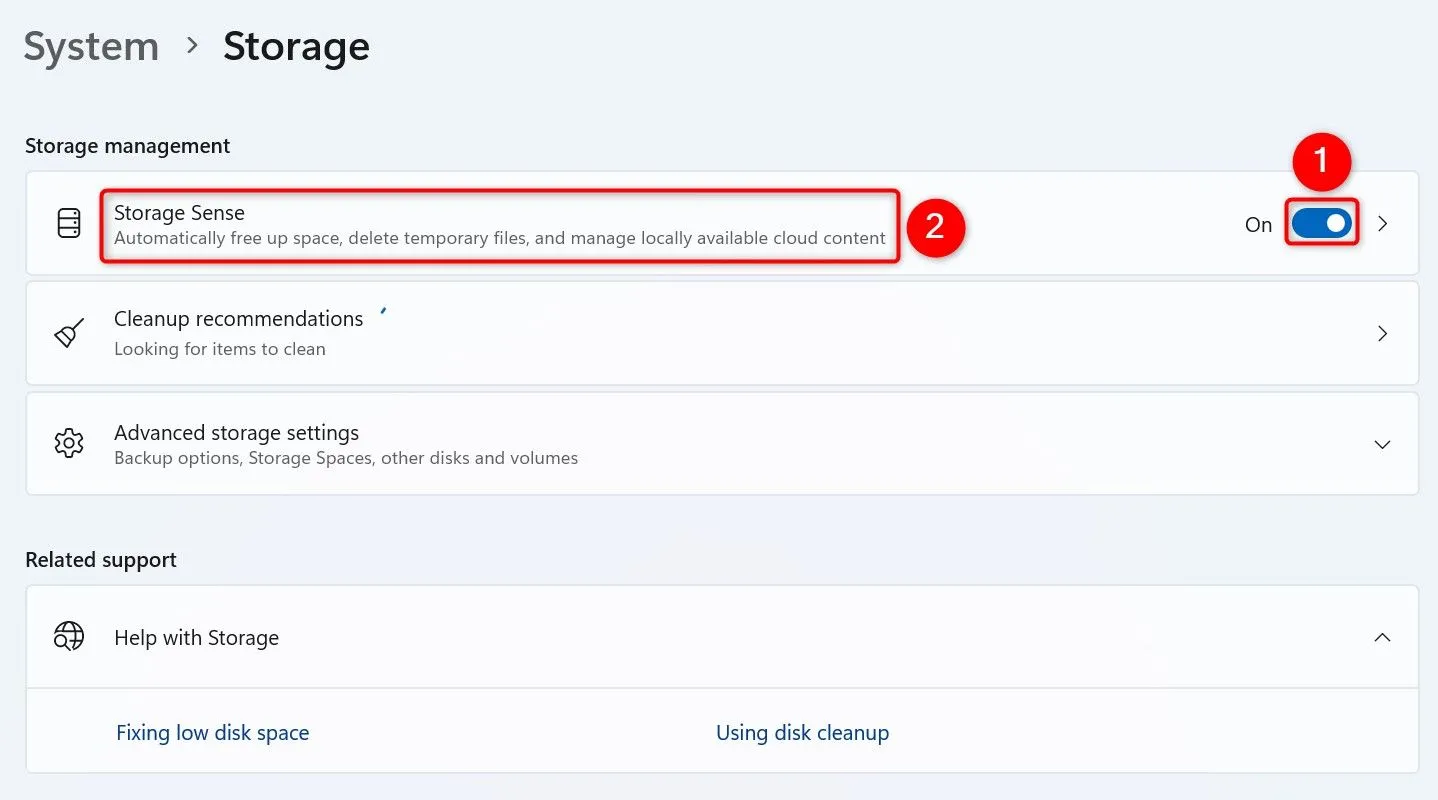 Cửa sổ cài đặt Storage trong Windows 11 hiển thị tùy chọn Storage Sense.