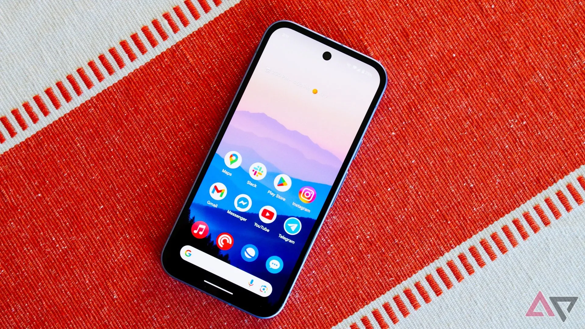 Điện thoại Google Pixel 9a màu trắng