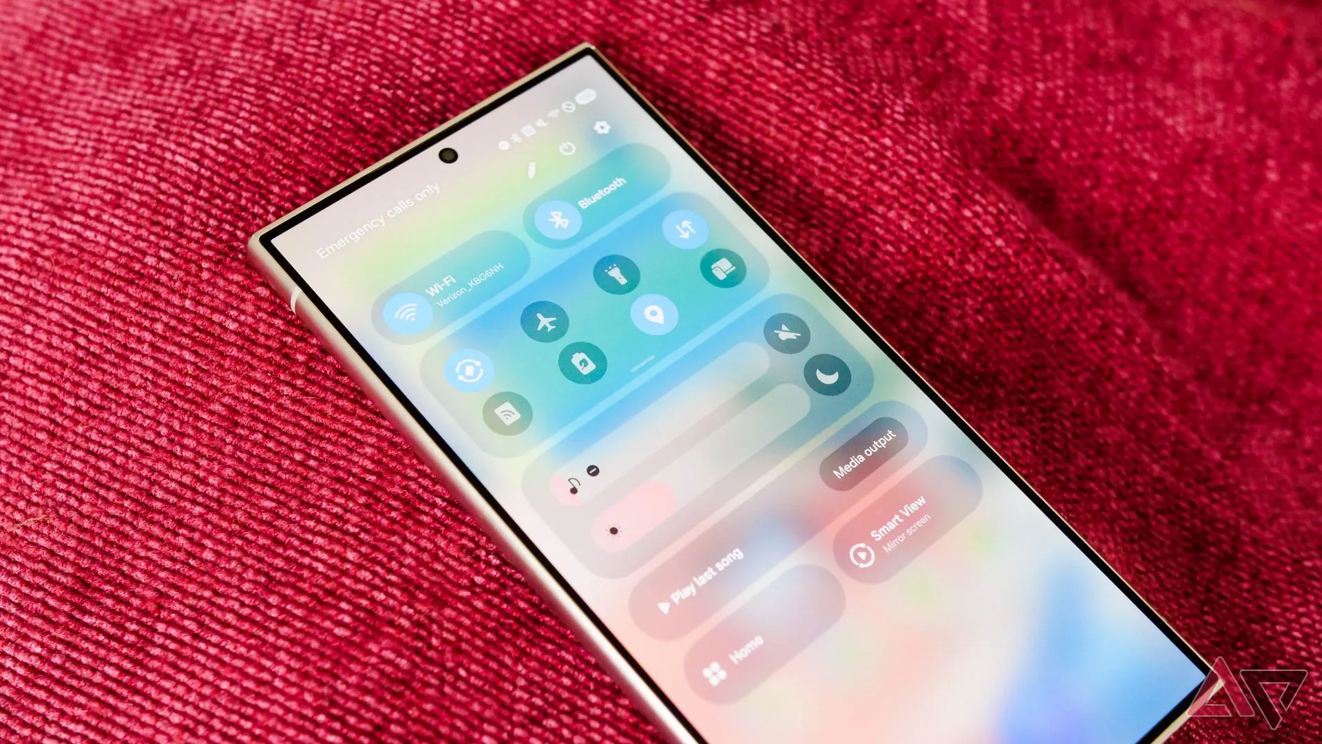 Giao diện cài đặt nhanh (Quick Settings) trên One UI 7, tương tự như trên Galaxy S25 sau cập nhật