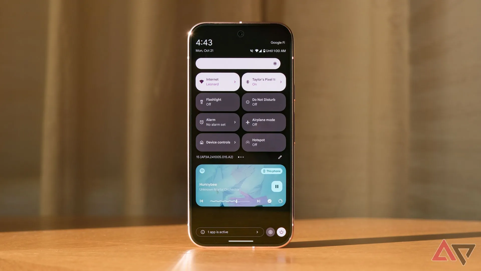 Giao diện Cài đặt Nhanh trên Google Pixel 9 Pro chạy Android 15, minh họa sự tích hợp phần mềm.