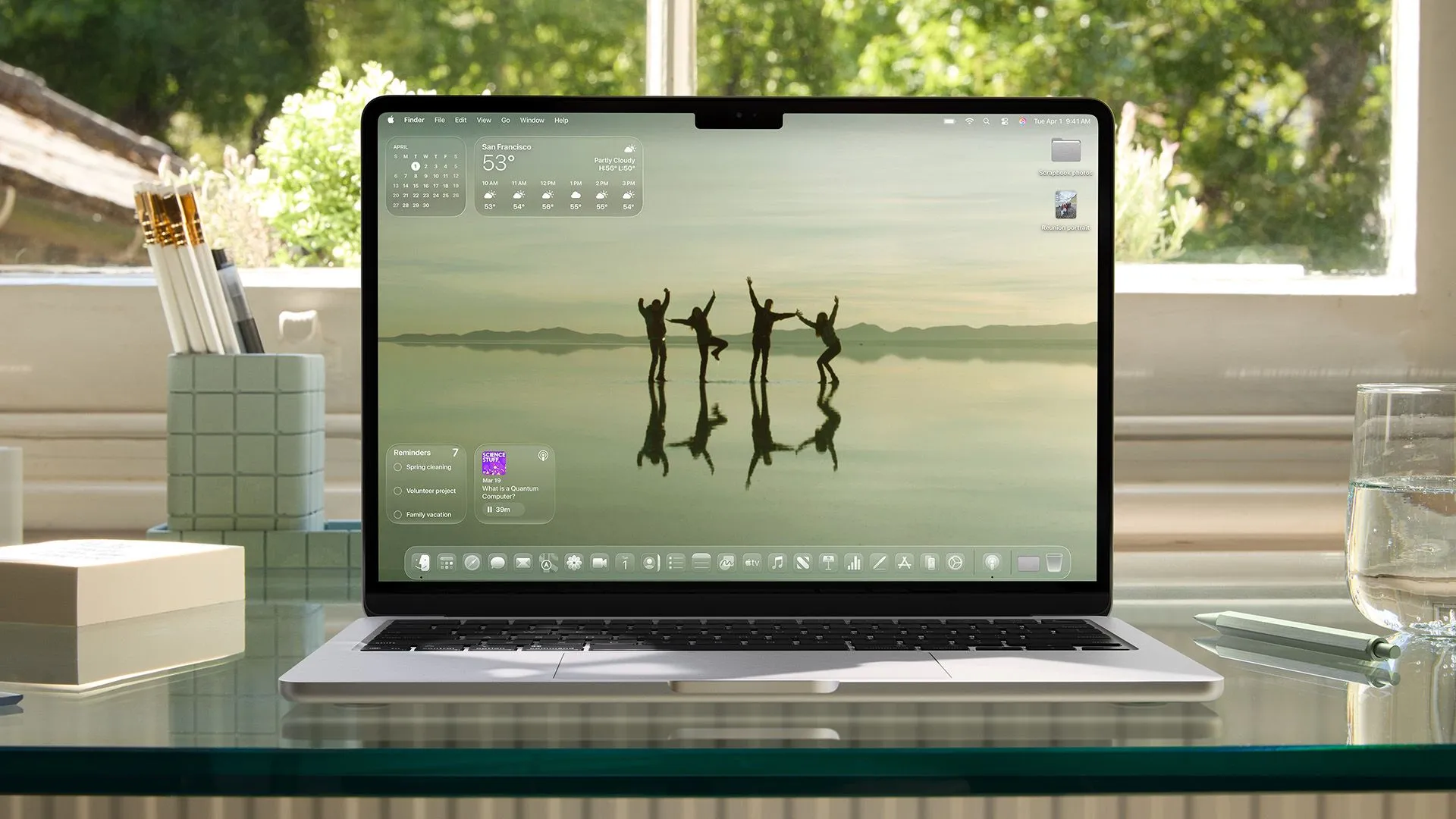 Giao diện macOS Tahoe 26 trên MacBook Pro, thể hiện sự tích hợp trong hệ sinh thái Apple