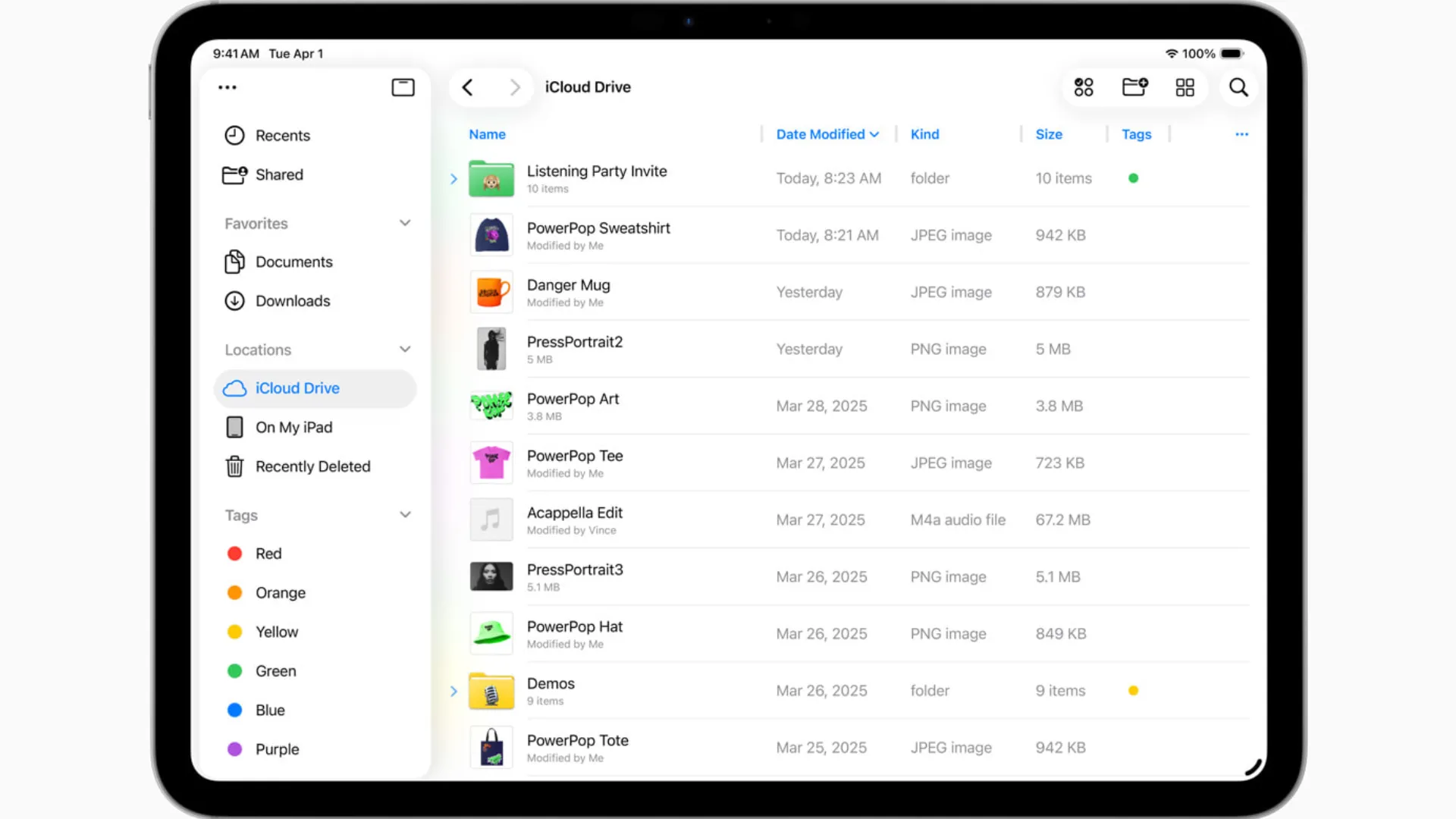 Giao diện ứng dụng Tệp (Files) mới trên iPadOS 26 với chế độ xem danh sách và tùy chỉnh thư mục.