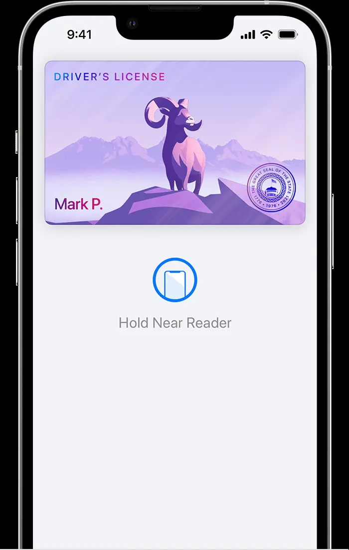 Hình ảnh minh họa sử dụng giấy phép lái xe kỹ thuật số trong Apple Wallet tại Hoa Kỳ.