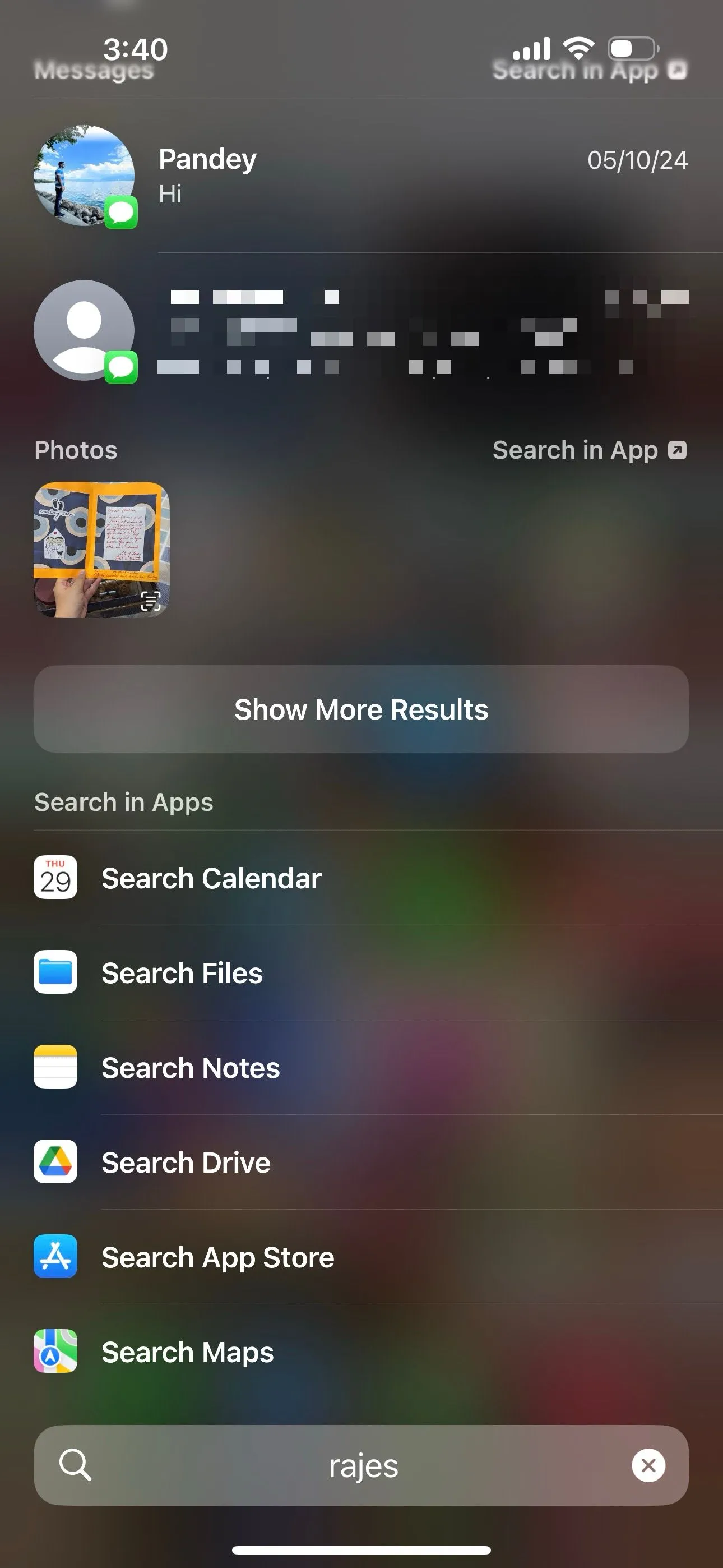 Kết quả tìm kiếm Spotlight trên iPhone hiển thị nhiều loại nội dung.
