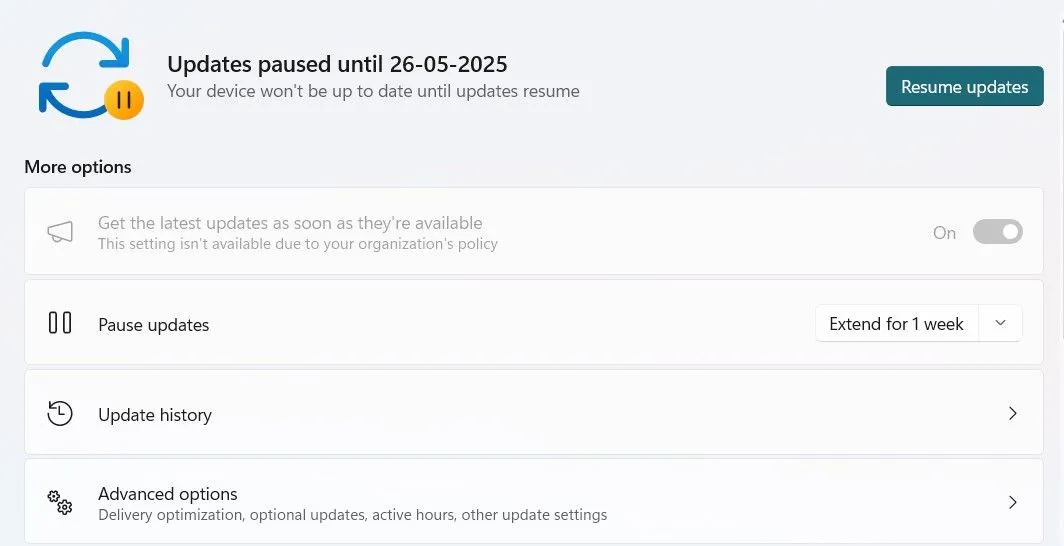 Nút 'Tiếp tục cập nhật' trong cài đặt Windows 11 sau khi tạm dừng