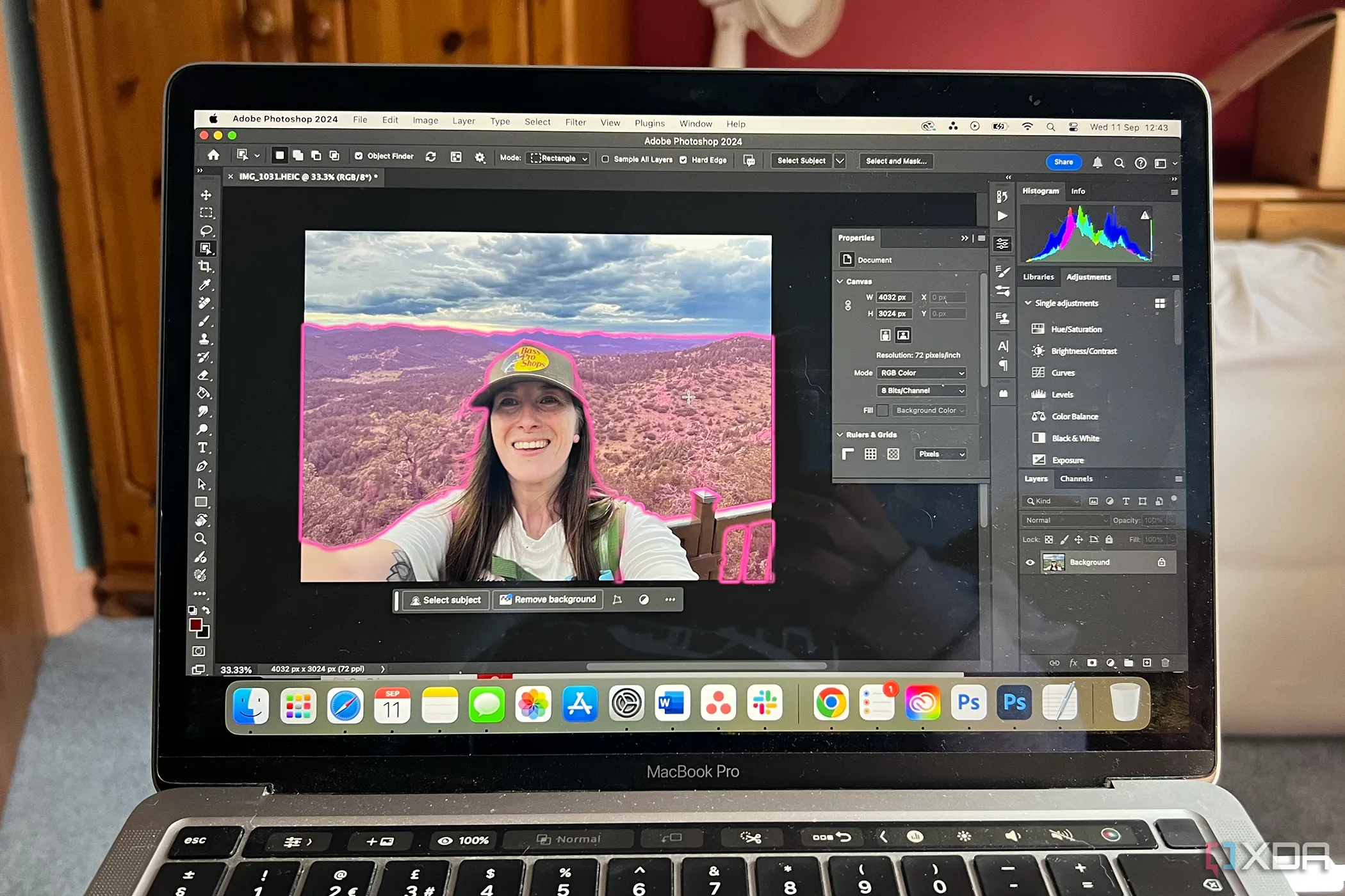 Ảnh chụp màn hình Photoshop với công cụ Object Selection trên ảnh một người phụ nữ