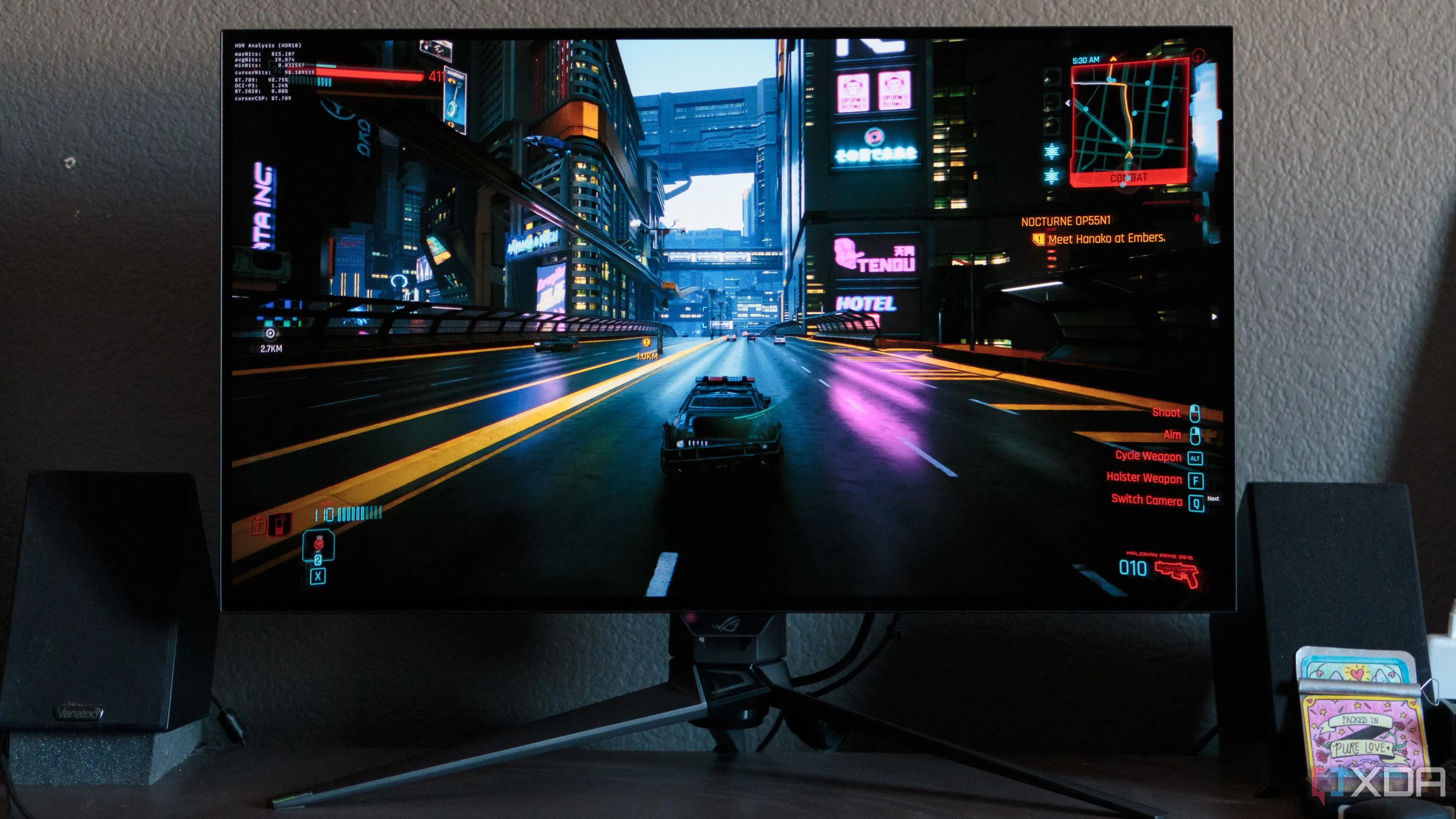Cảnh đua xe sắc nét trên màn hình gaming ASUS ROG, minh họa giá trị xứng đáng với chi phí