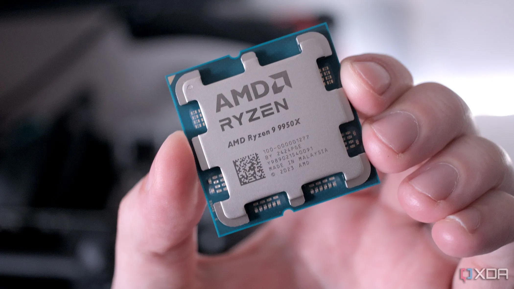CPU AMD Ryzen 9 9950X, đại diện cho dòng vi xử lý AMD đang rất được ưa chuộng trên thị trường