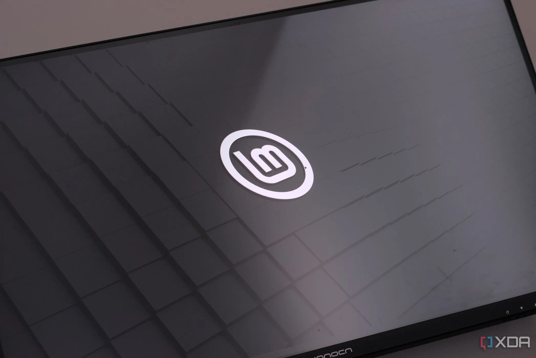 Giao diện Linux Mint 22.1, một bản phân phối Linux thân thiện với người dùng
