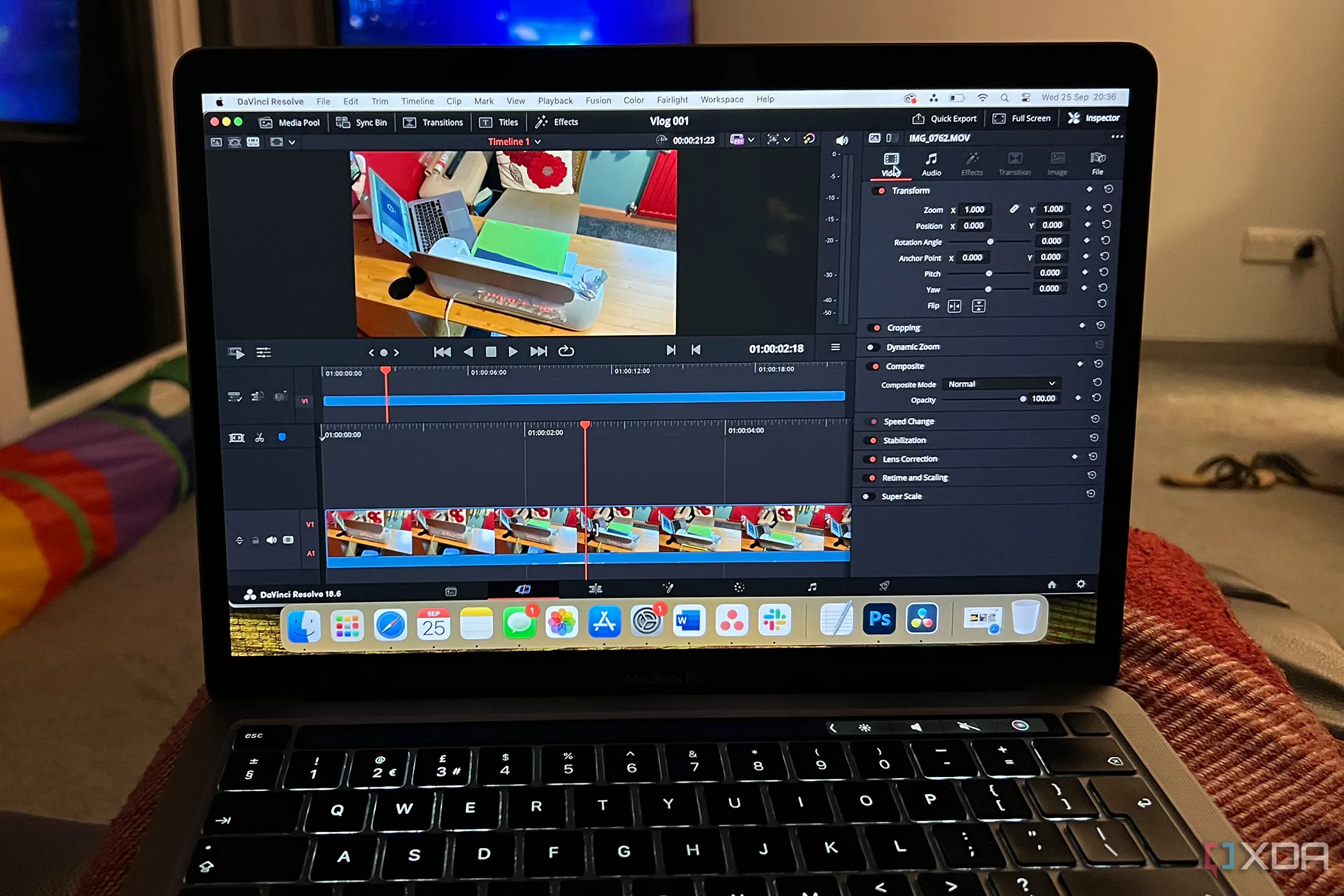 Giao diện phần mềm chỉnh sửa video DaVinci Resolve trên MacBook Pro