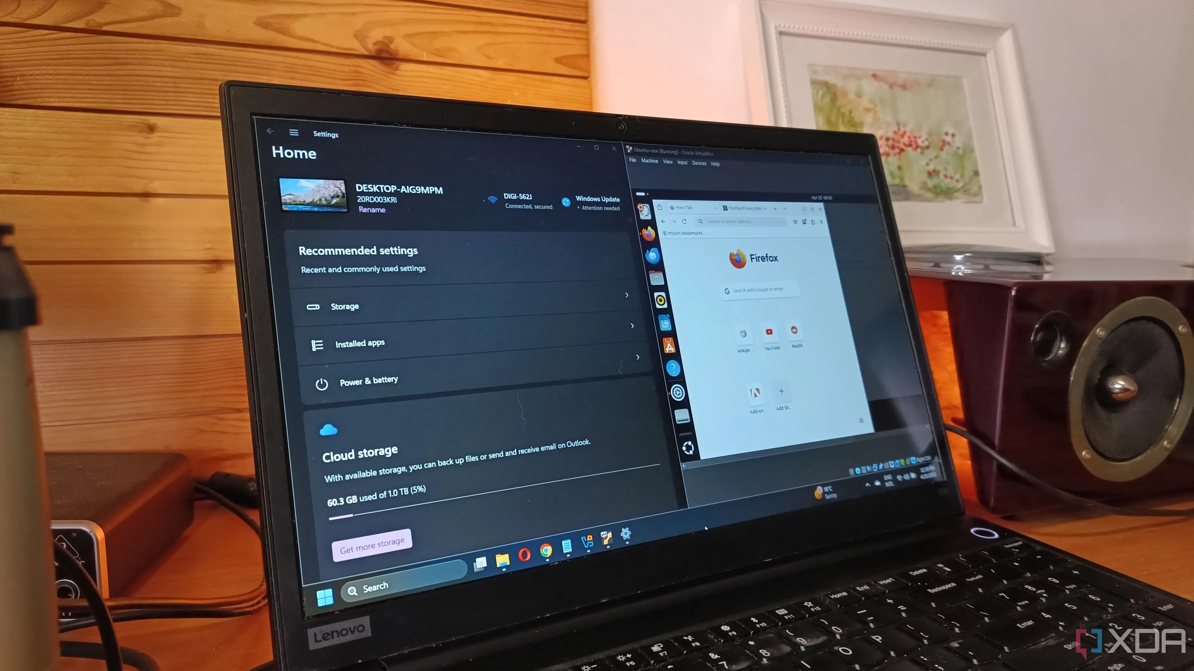Laptop hiển thị Windows 11 và Ubuntu đang chạy trong máy ảo, liên quan đến việc so sánh trải nghiệm sử dụng giữa các hệ điều hành khác nhau