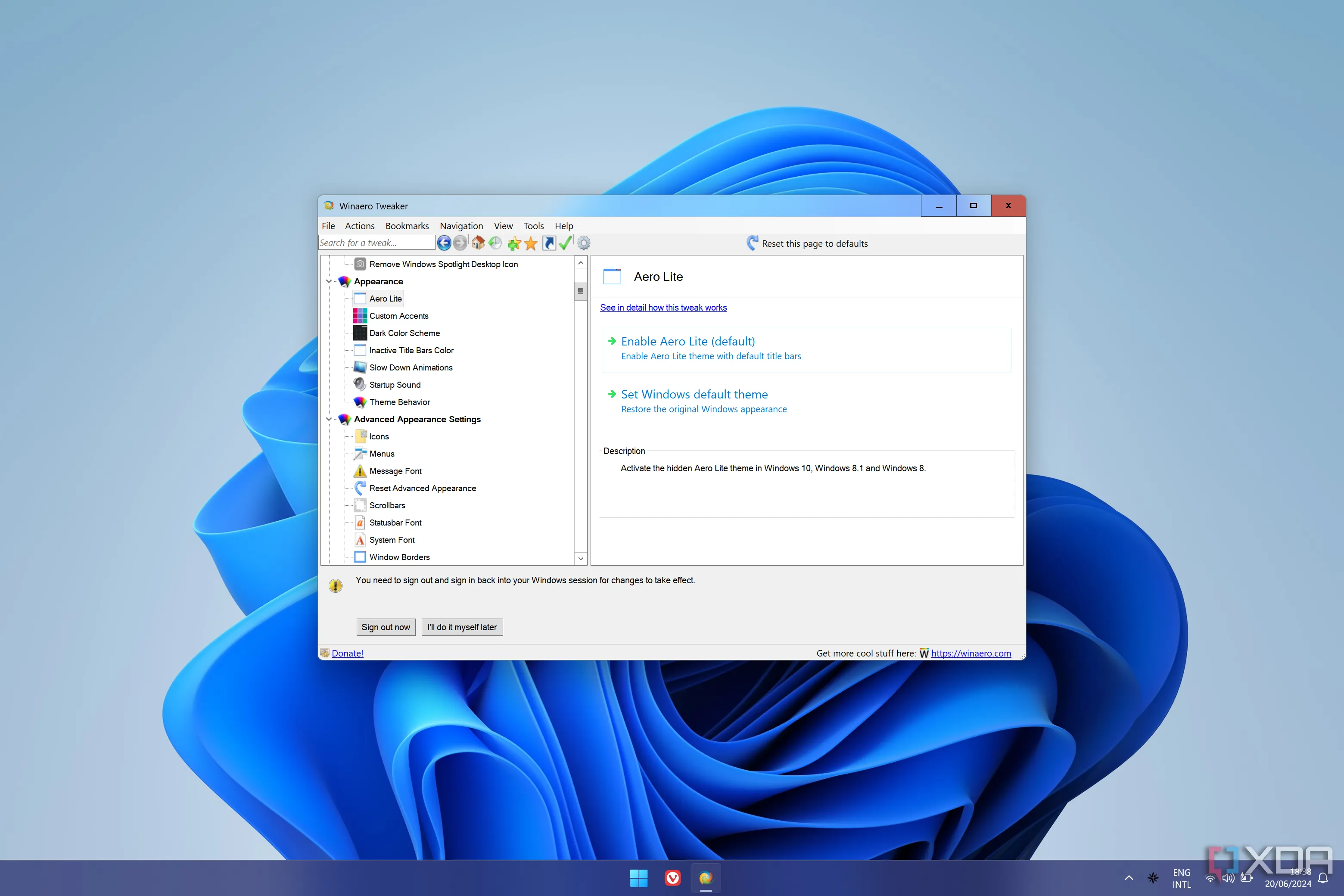 Màn hình cài đặt của Winaero Tweaker, cho phép người dùng kích hoạt chủ đề Aero Lite ẩn trên Windows 11, mang lại cảm giác giao diện Windows 7.