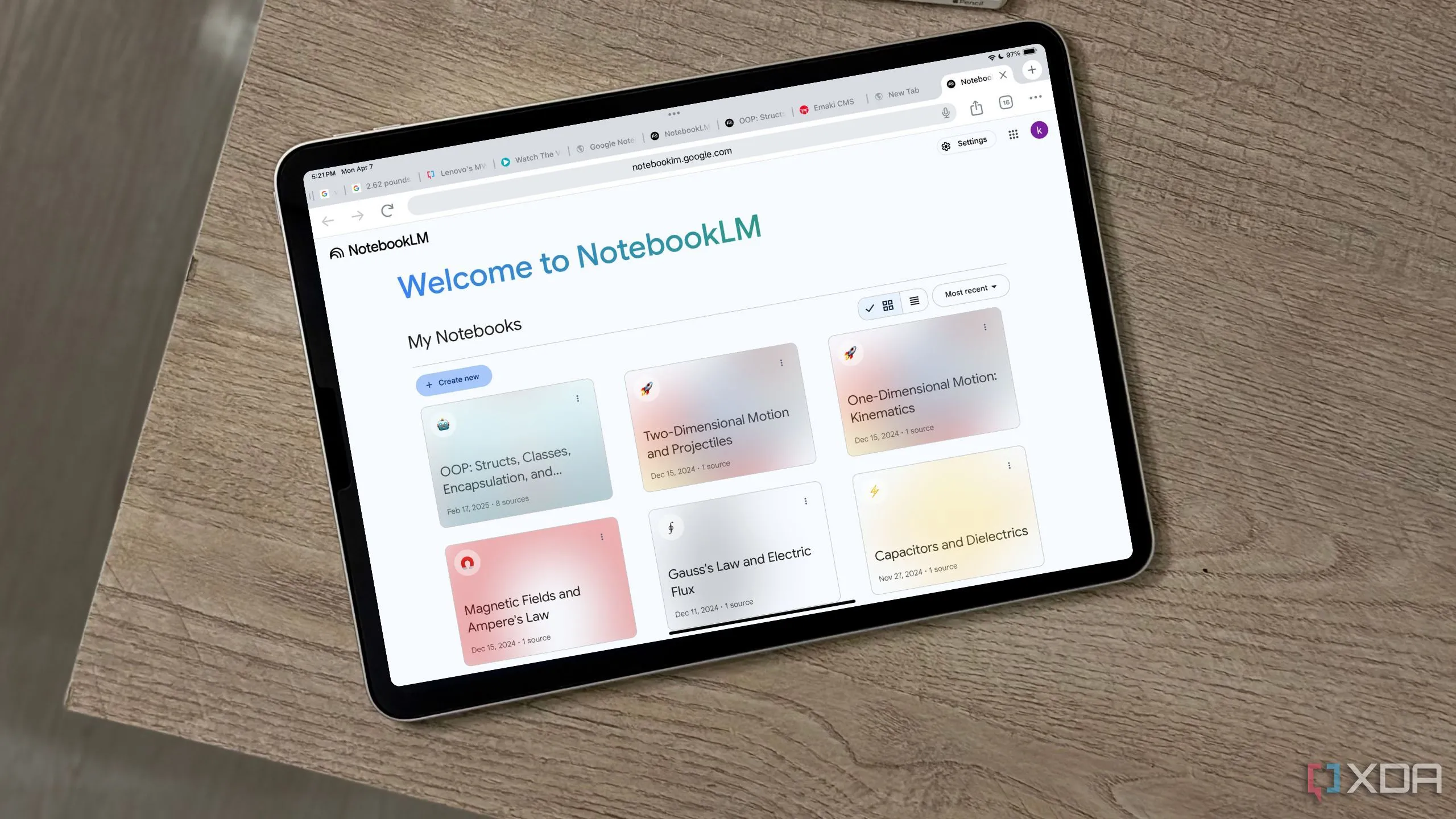 Màn hình chính của NotebookLM trên máy tính bảng với các tính năng tăng cường năng suất