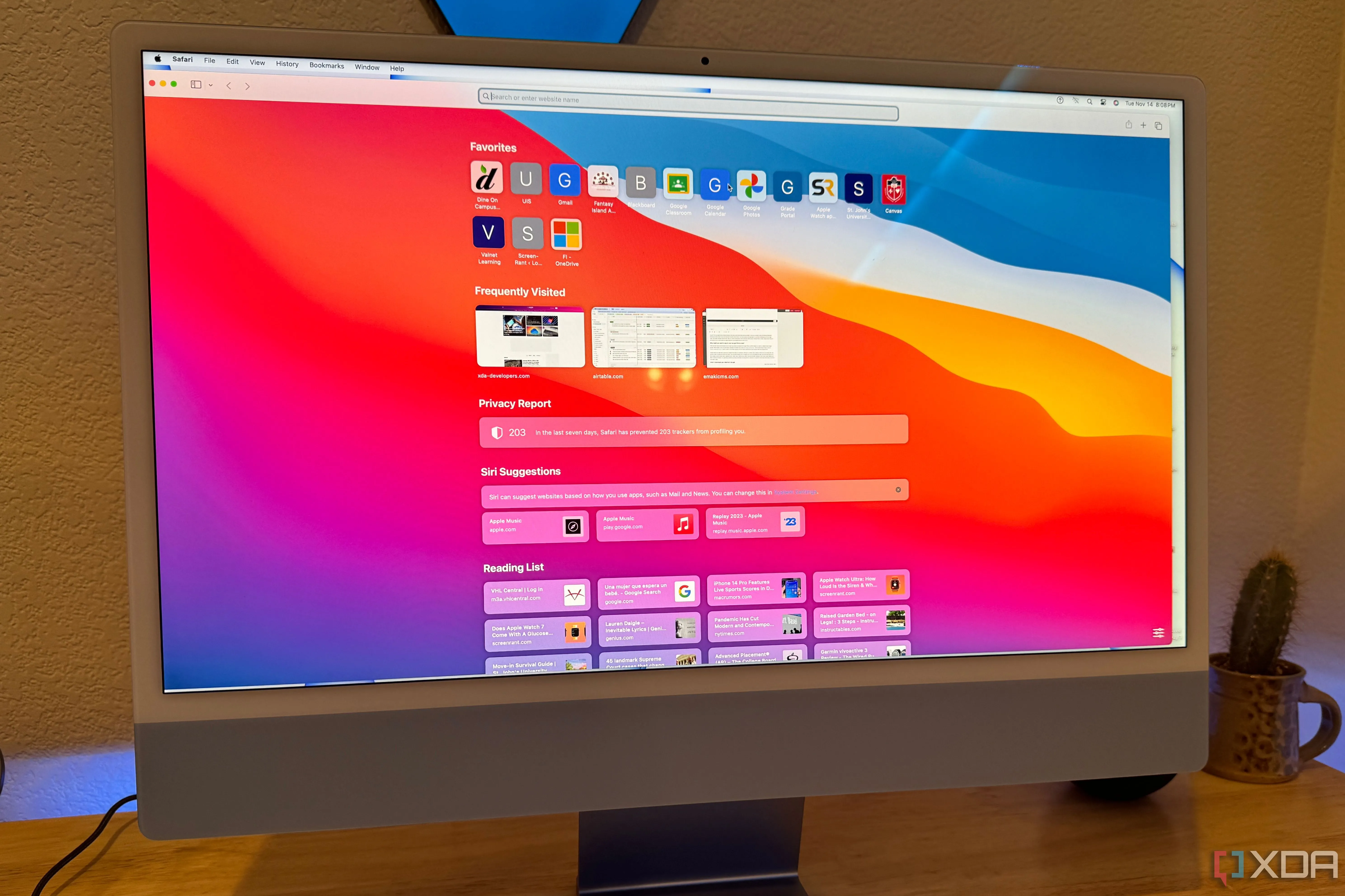 Màn hình khởi động Safari trên iMac, thể hiện khả năng bảo vệ người dùng khỏi các trình theo dõi xuyên trang