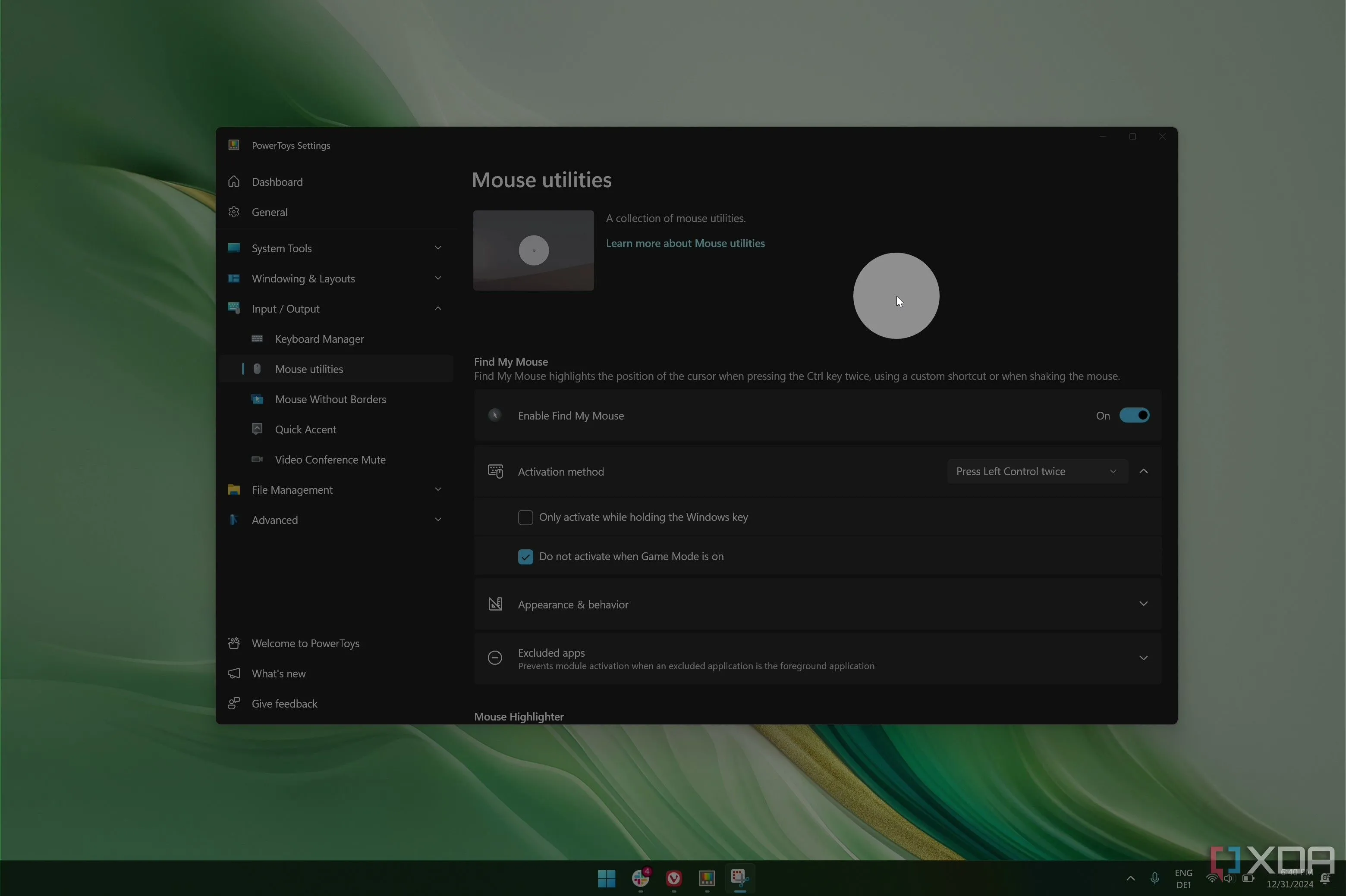 Màn hình Windows 11 với con trỏ chuột được làm nổi bật bằng Find My Mouse của PowerToys
