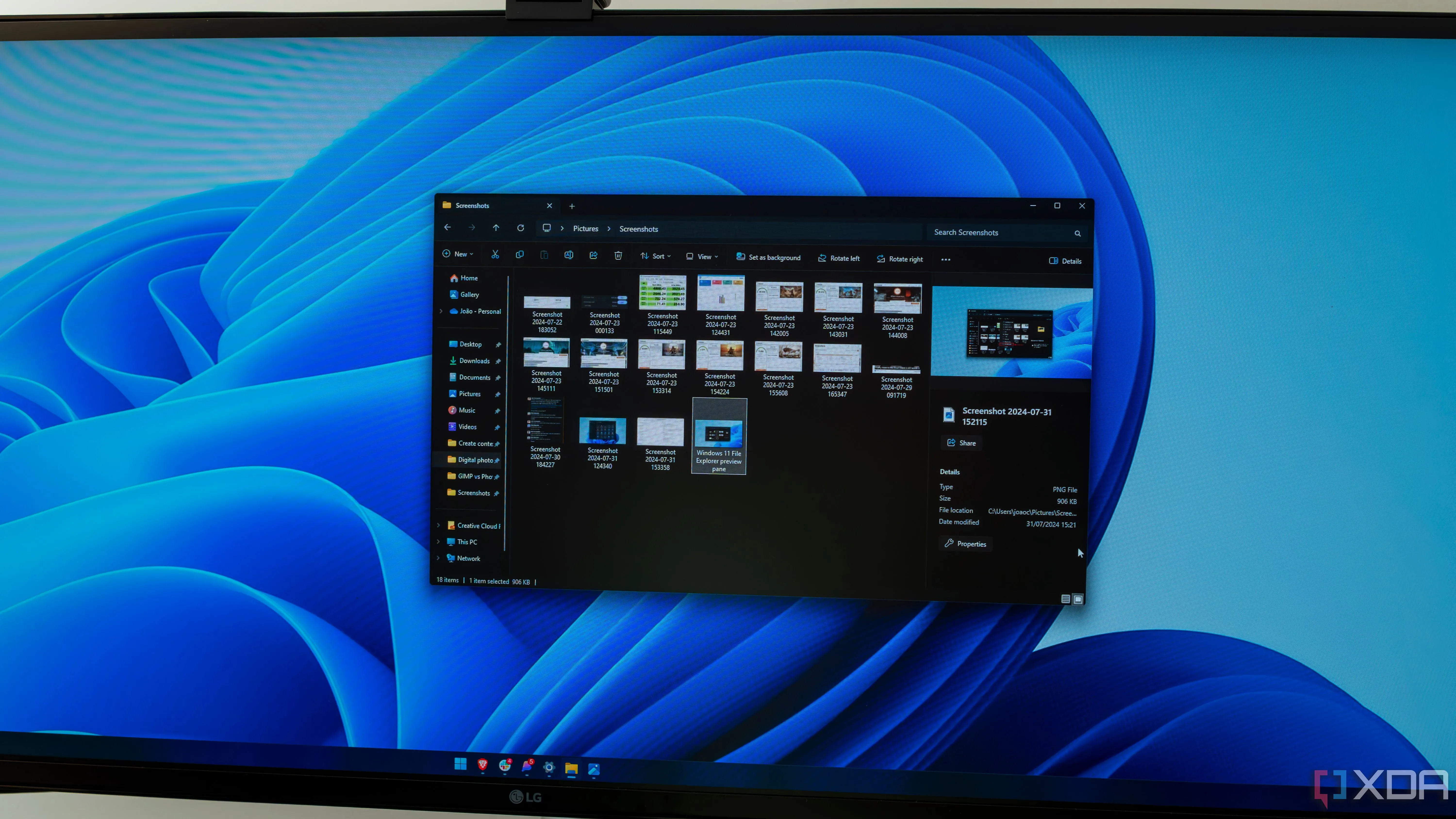 Một máy tính chạy Windows 11 và hiển thị cửa sổ File Explorer
