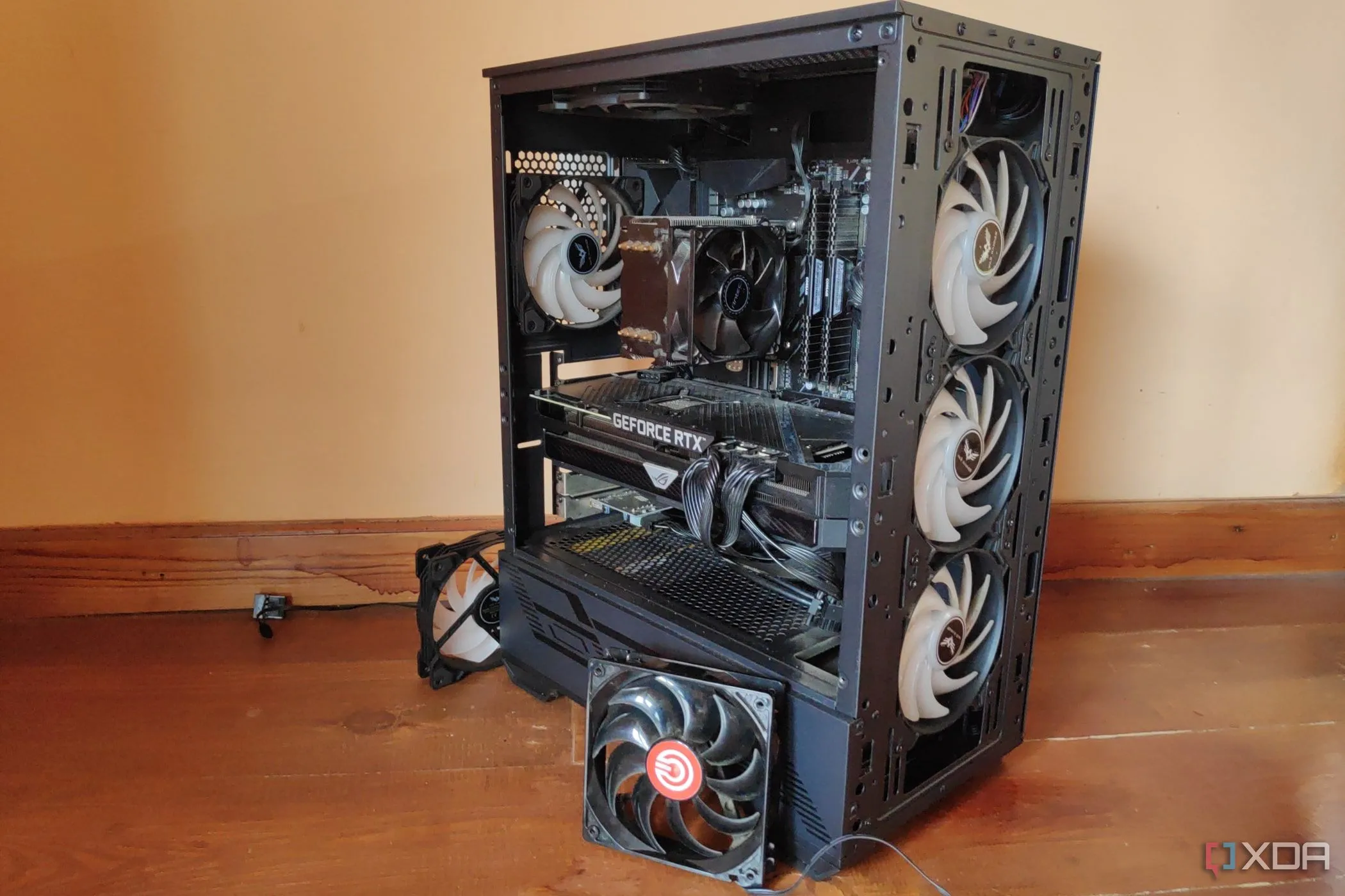 Một vỏ case máy tính MSI Forge 110R, minh họa cho việc xây dựng một hệ thống NAS tự chế từ PC cũ