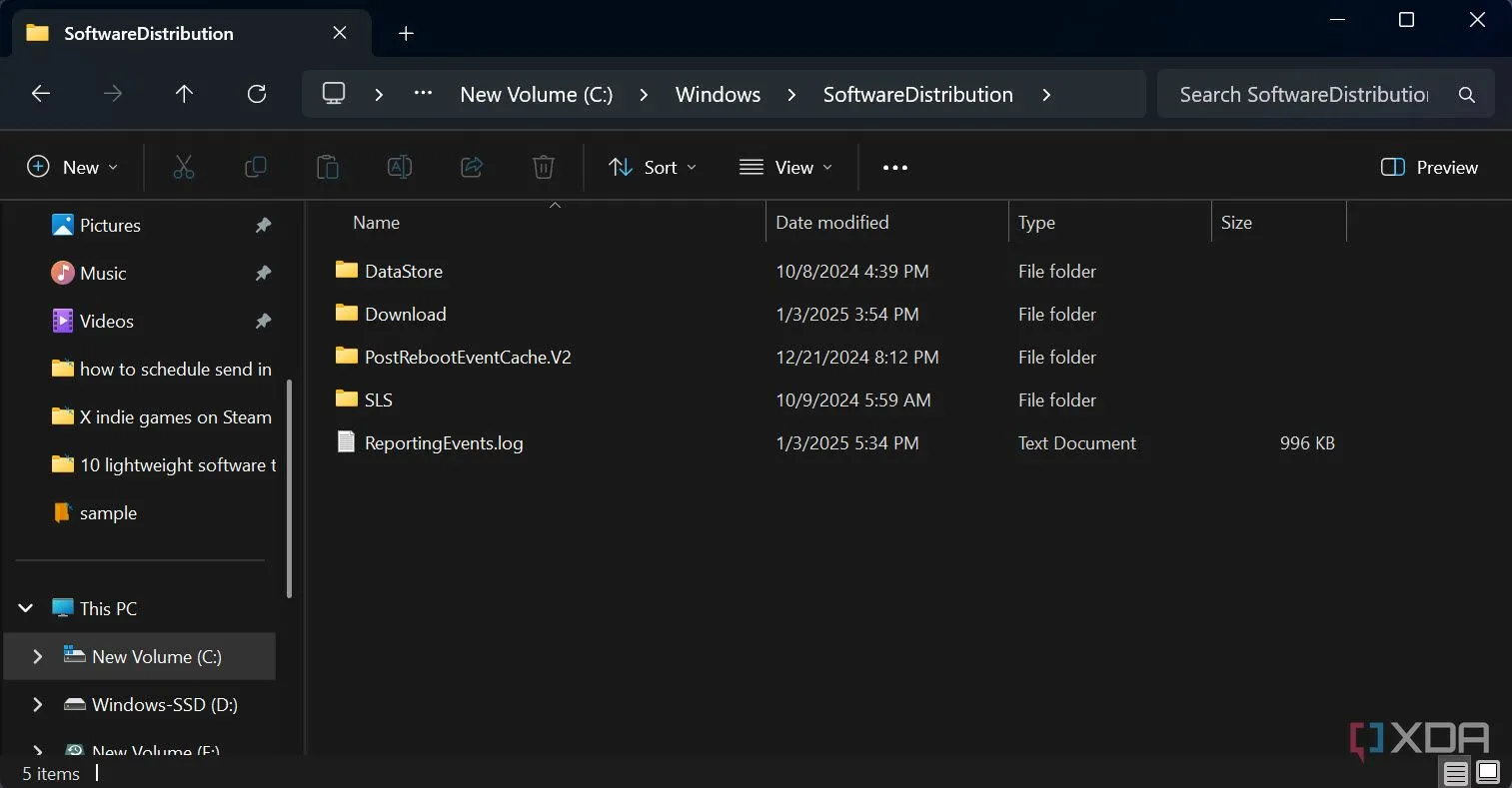 Nội dung thư mục SoftwareDistribution trong Windows Explorer