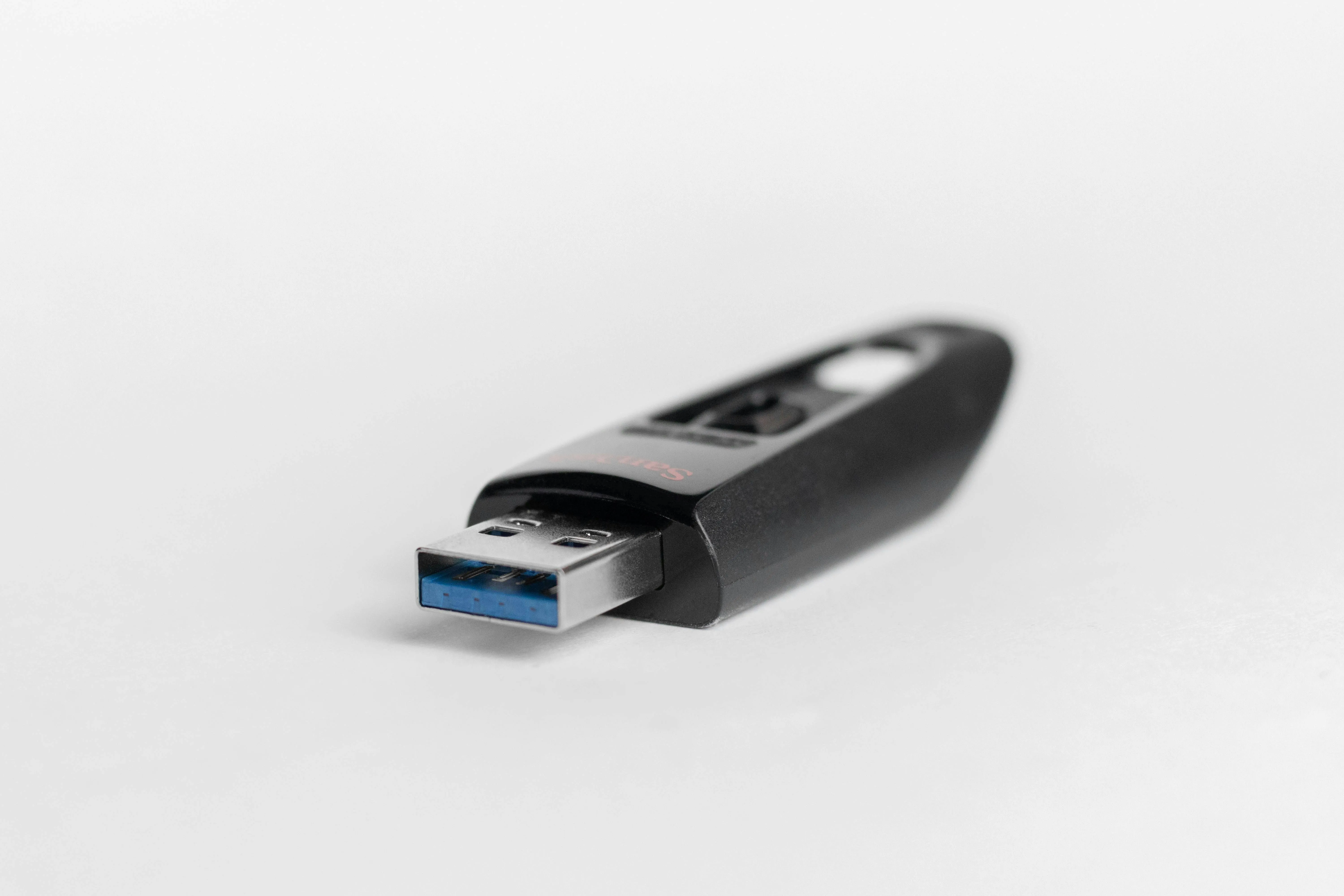 Ổ USB chứa Custom Windows ISO với nhiều bản cài đặt
