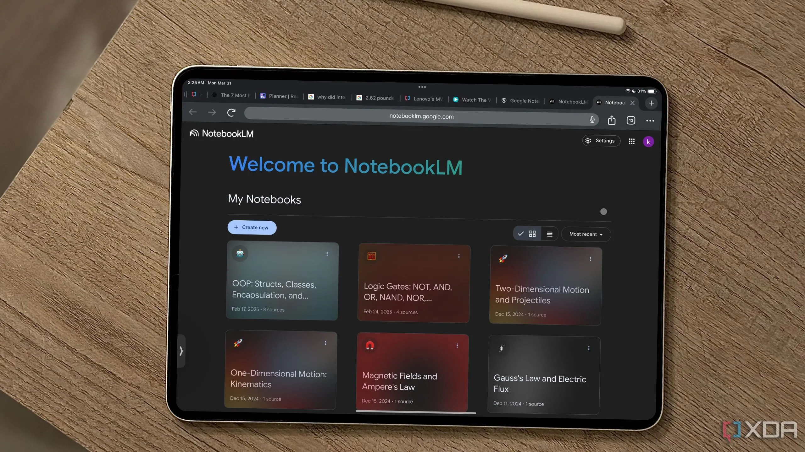 Trang chào mừng của NotebookLM hiển thị trên màn hình iPad
