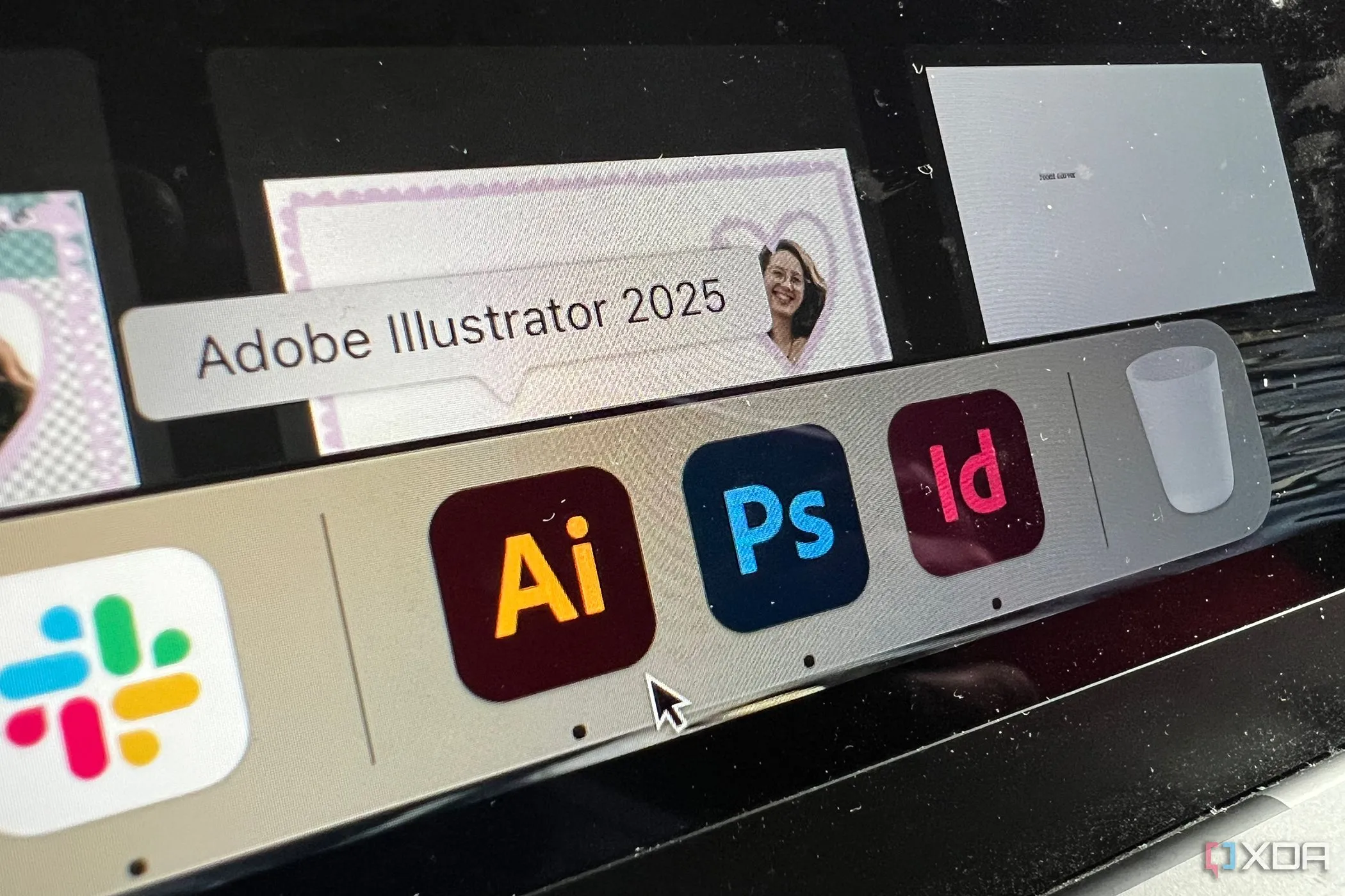 Biểu tượng Adobe Illustrator, Photoshop và InDesign, các phần mềm độc quyền trong lĩnh vực sáng tạo