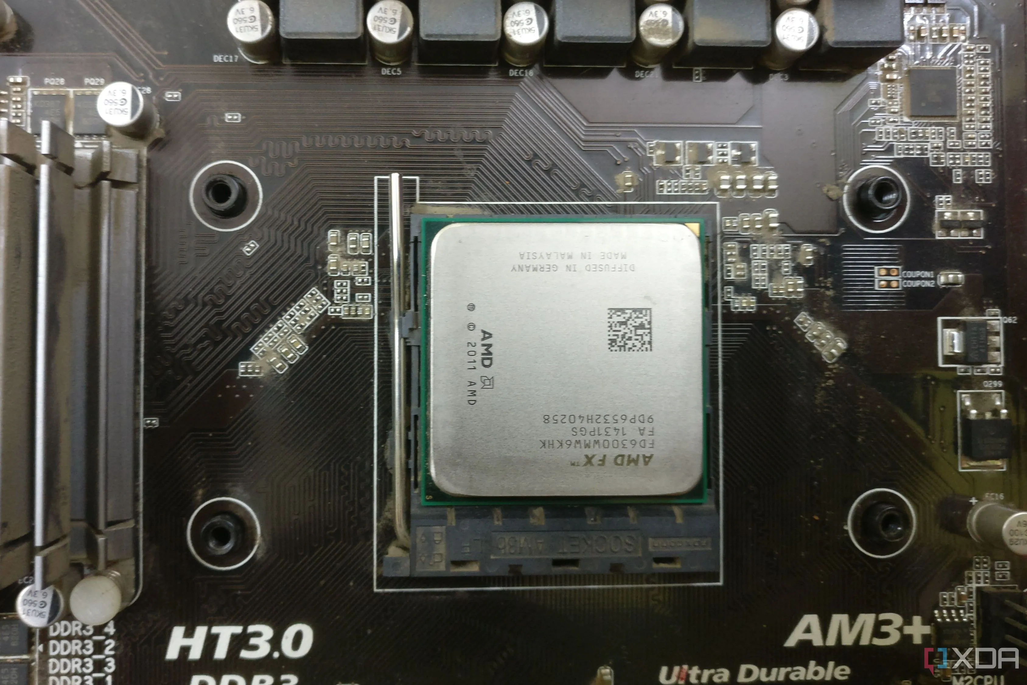 Bo mạch chủ Gigabyte AM3+ với bộ xử lý AMD FX-6300