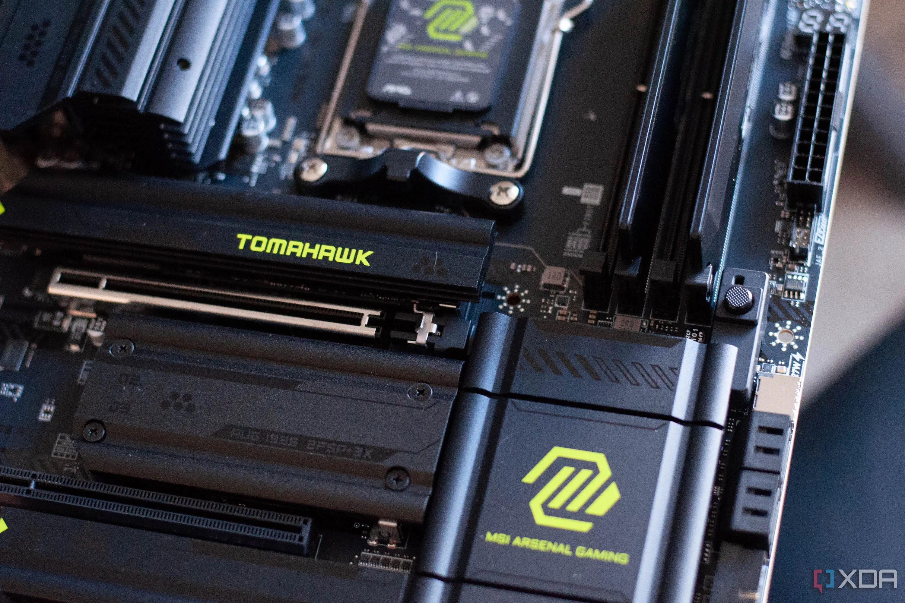 Bo mạch chủ MSI MAG X870E Tomahawk Wifi với khe cắm PCIe 5.0