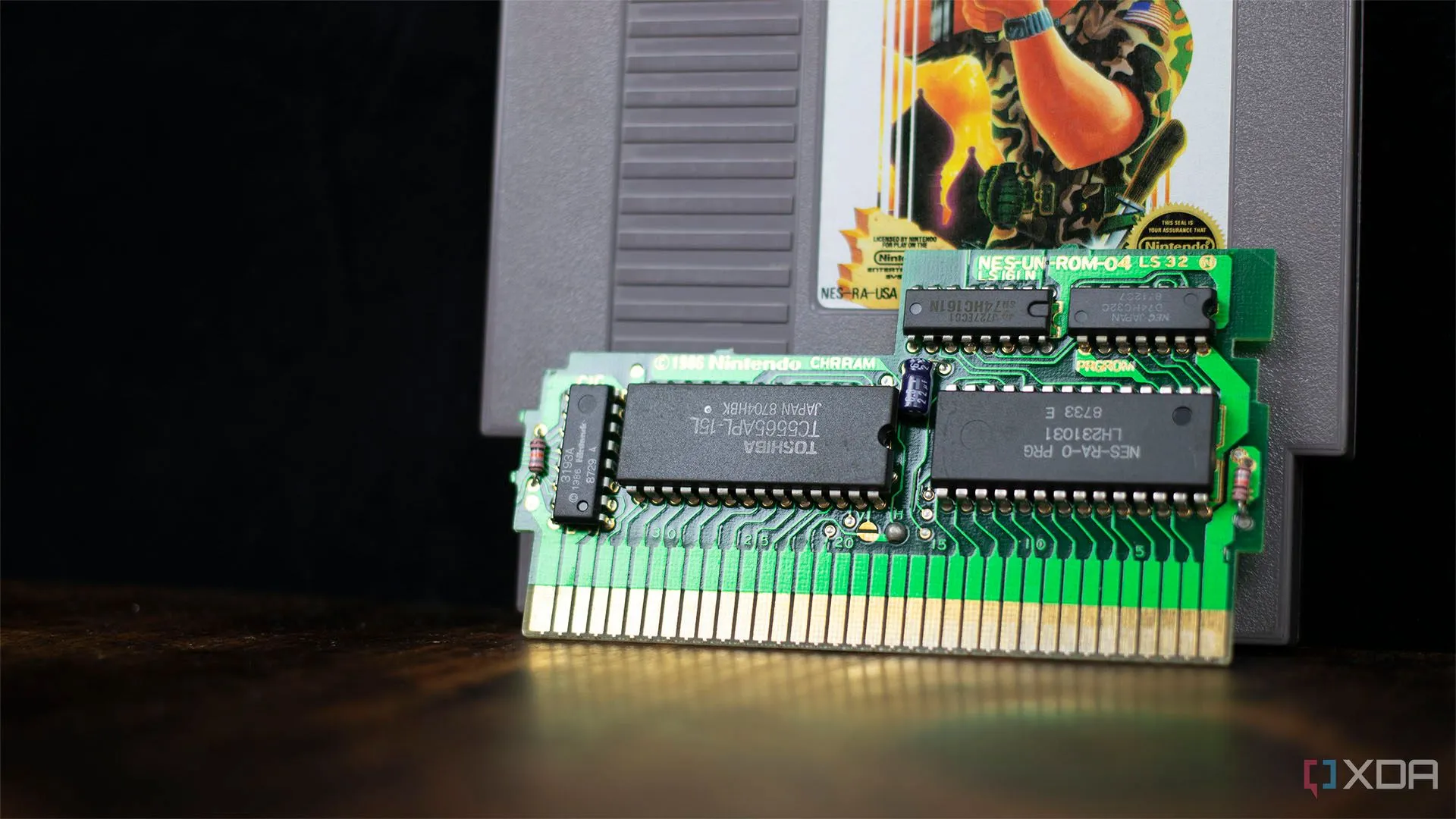 Bo mạch PCB bên trong cartridge NES, chứa ROM và chip quản lý bộ nhớ MMC