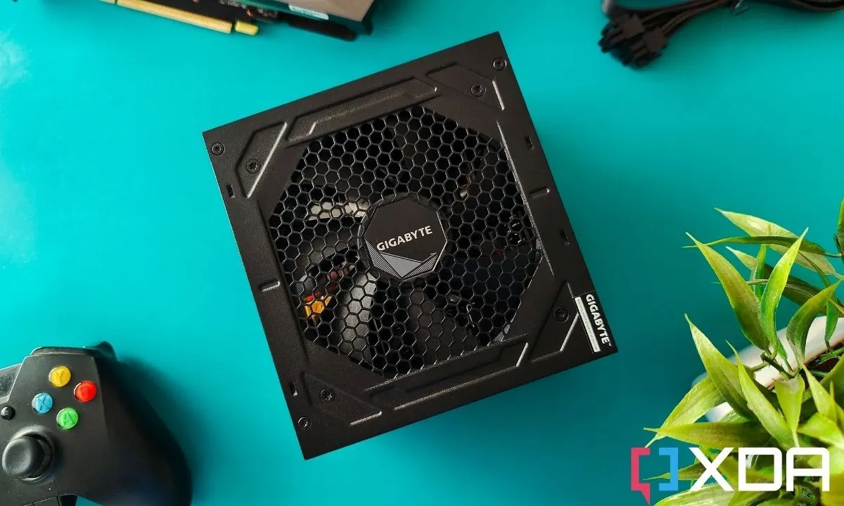 Bộ nguồn Gigabyte UD850GM, minh họa cho vấn đề phần cứng PC chưa hoàn thiện khi ra mắt