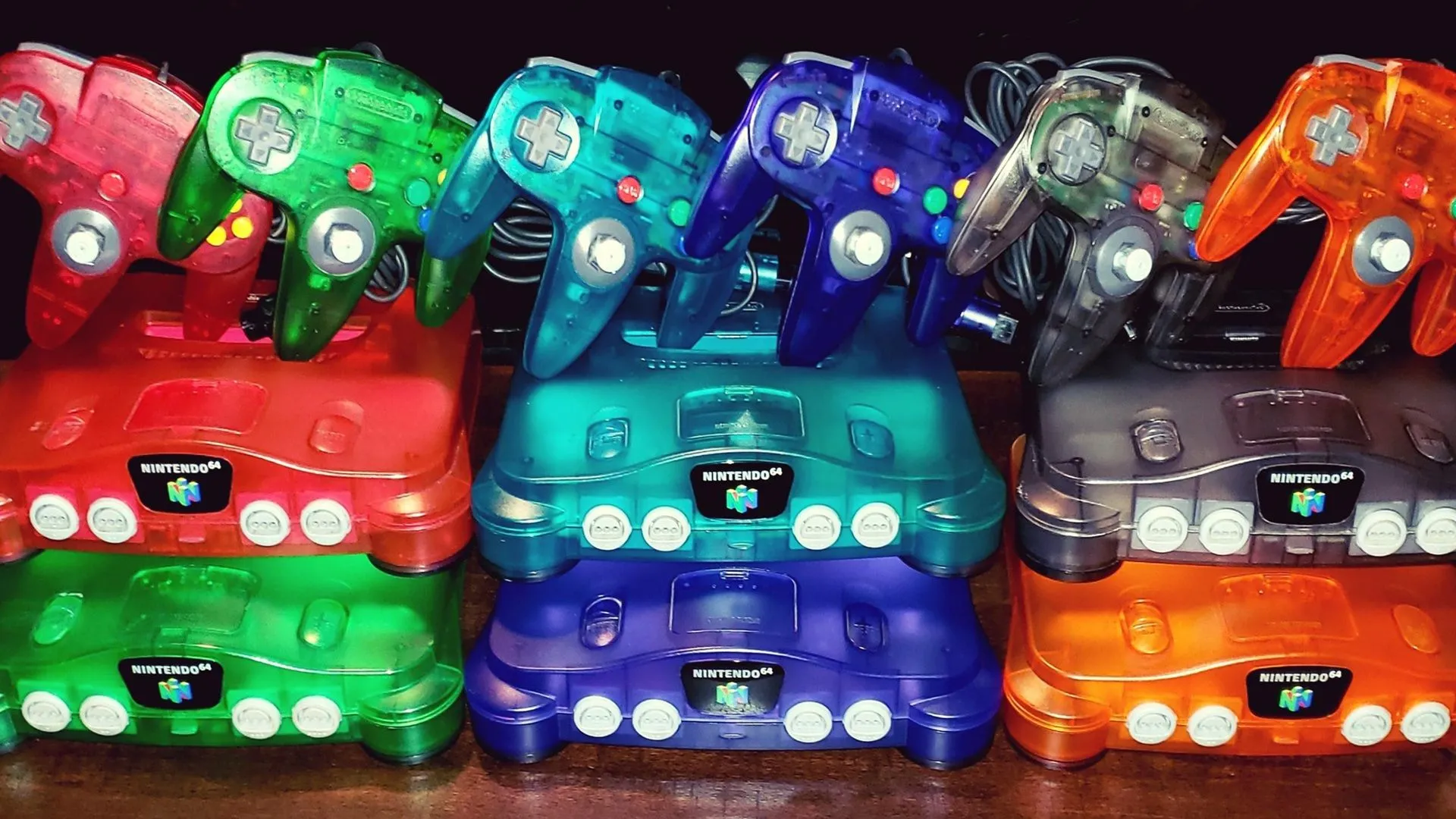 Bộ sưu tập các máy console Nintendo 64 với nhiều màu sắc và phiên bản khác nhau