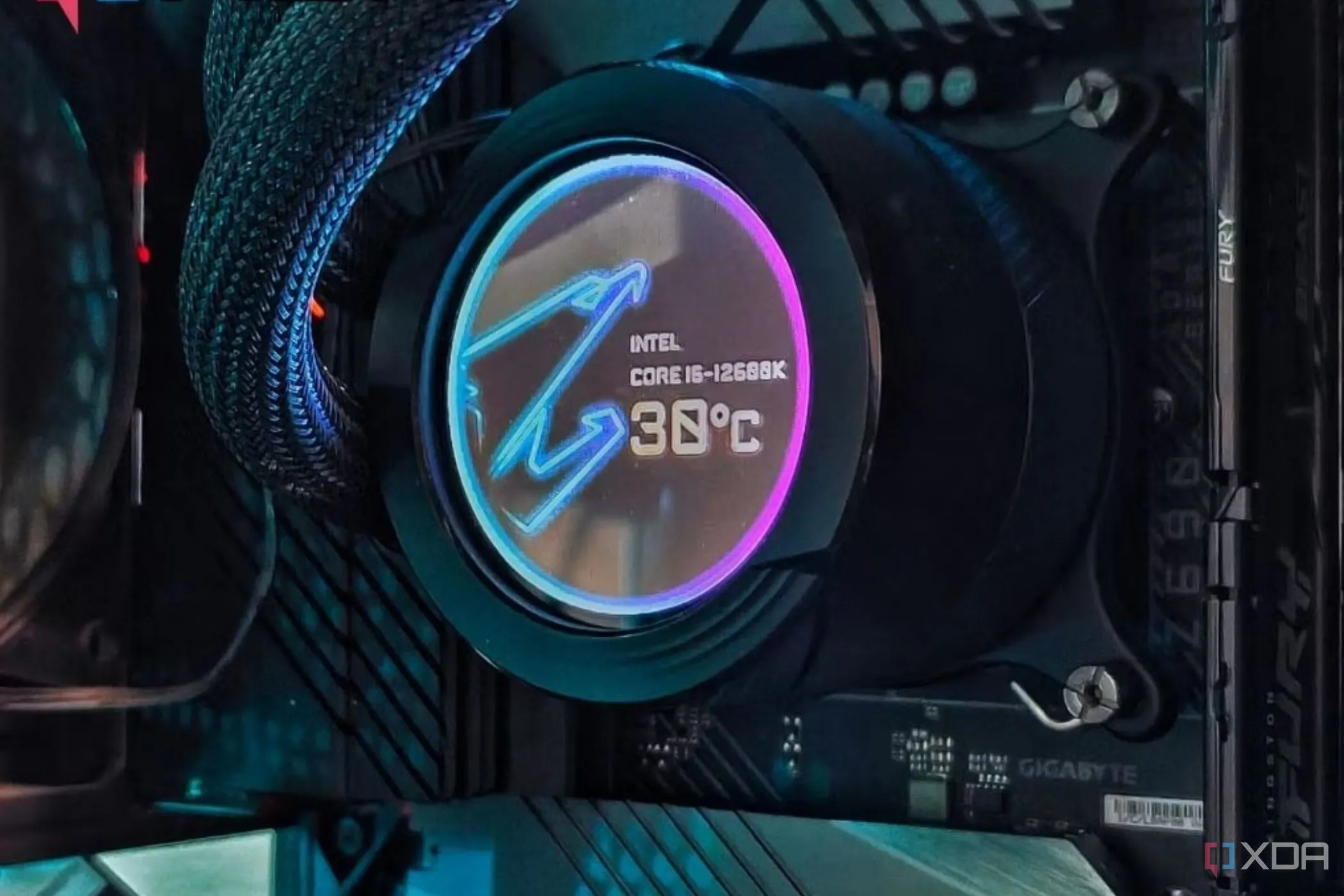 Bộ tản nhiệt Gigabyte hiển thị nhiệt độ CPU tối ưu