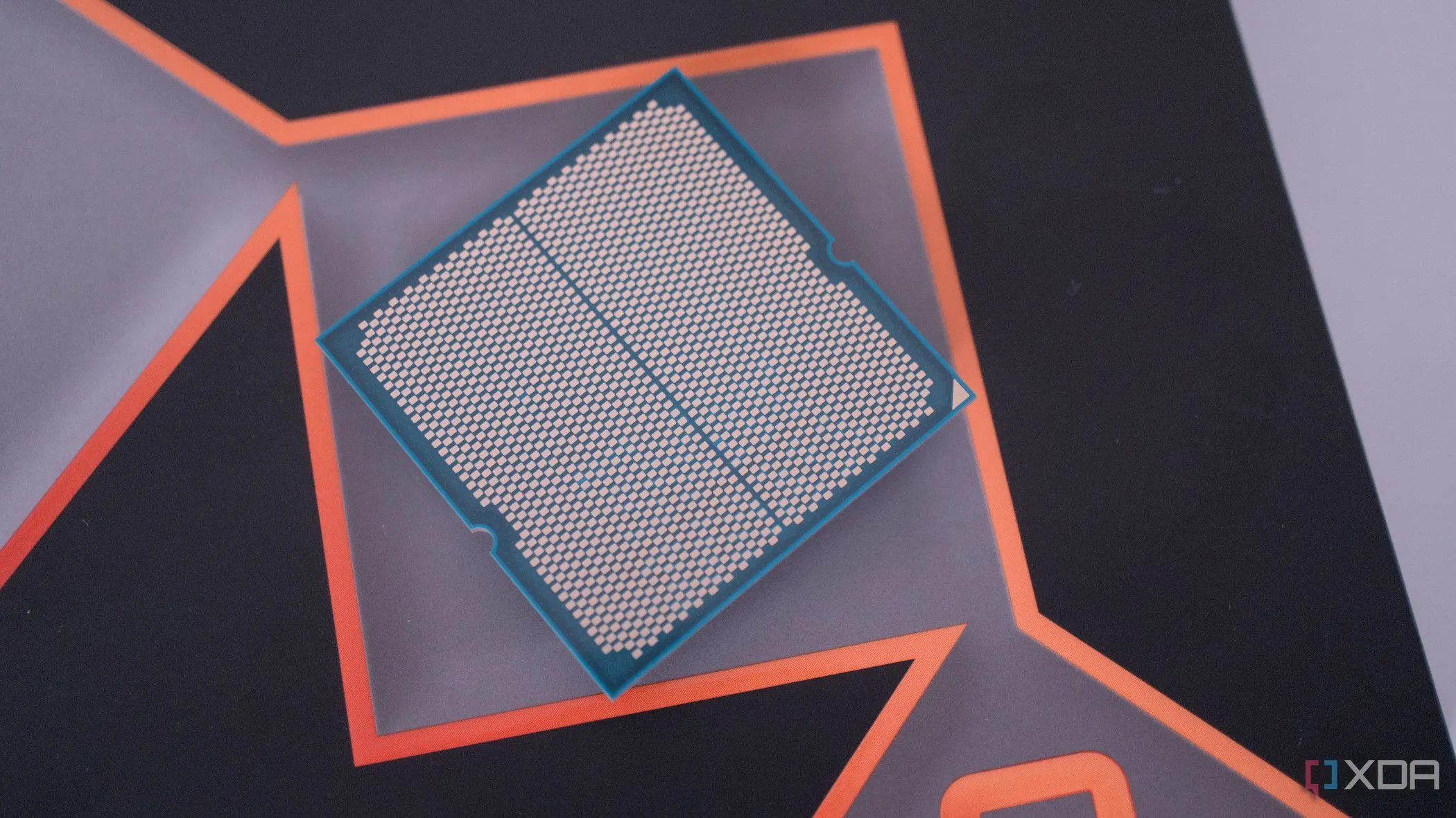 Các chân tiếp xúc của chip AMD Ryzen 9 99950X