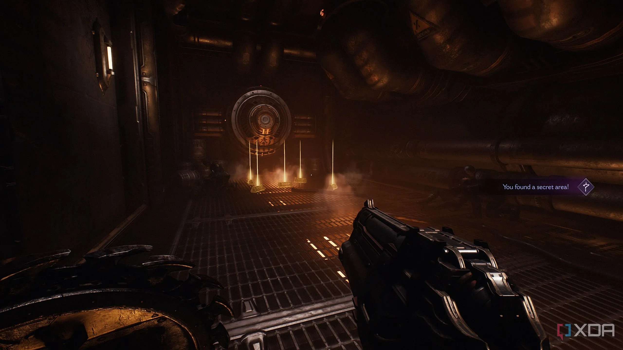 Các cọc vàng nằm rải rác trên mặt đất gần Blue Keycard trong Doom The Dark Ages