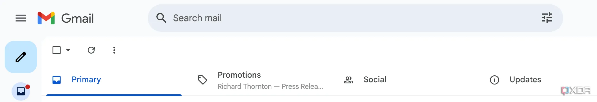 Các danh mục email mặc định (Primary, Promotions, Social, Updates) của Gmail