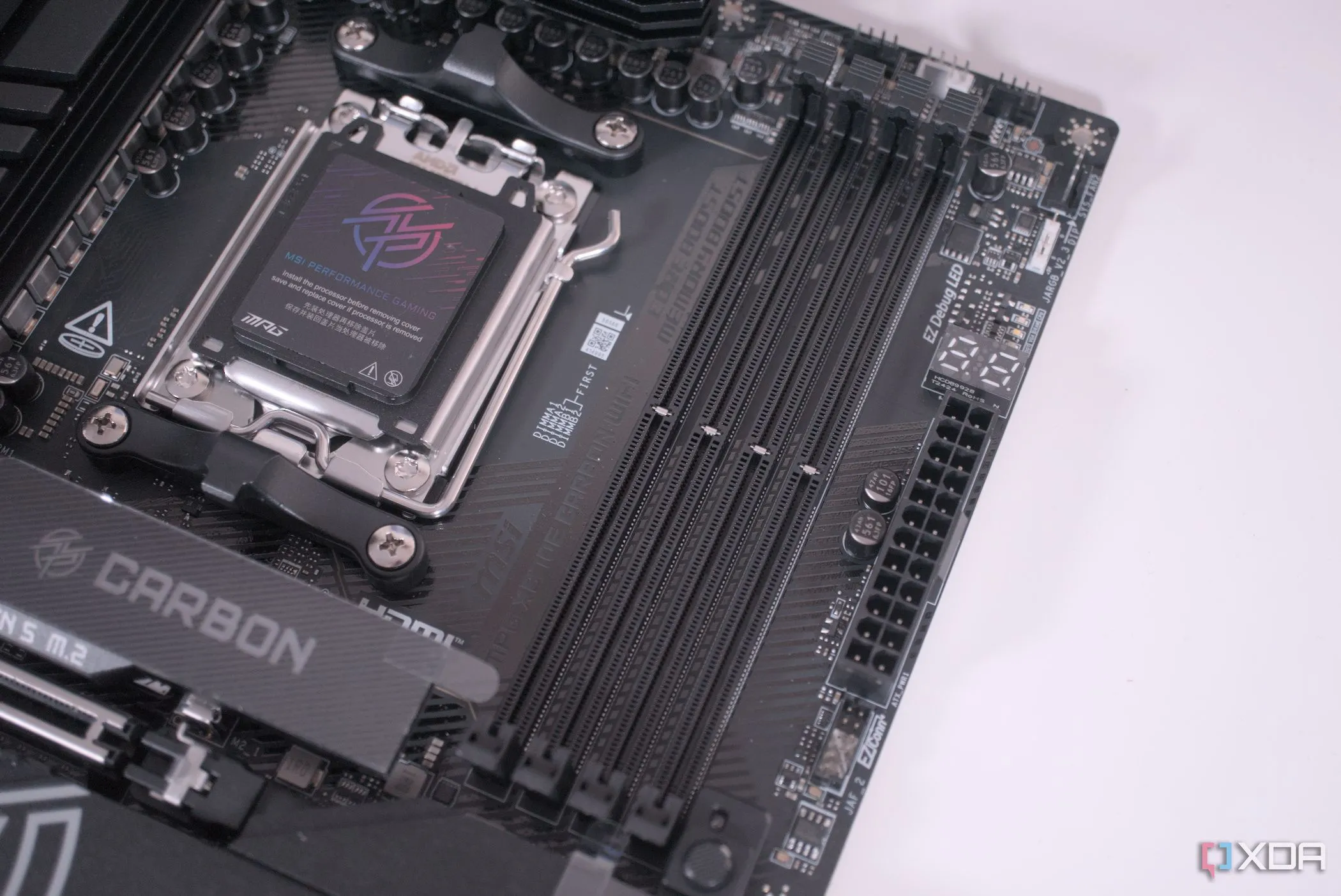 Các khe cắm DIMM RAM trên bo mạch chủ MSI MPG X870E Carbon WiFi