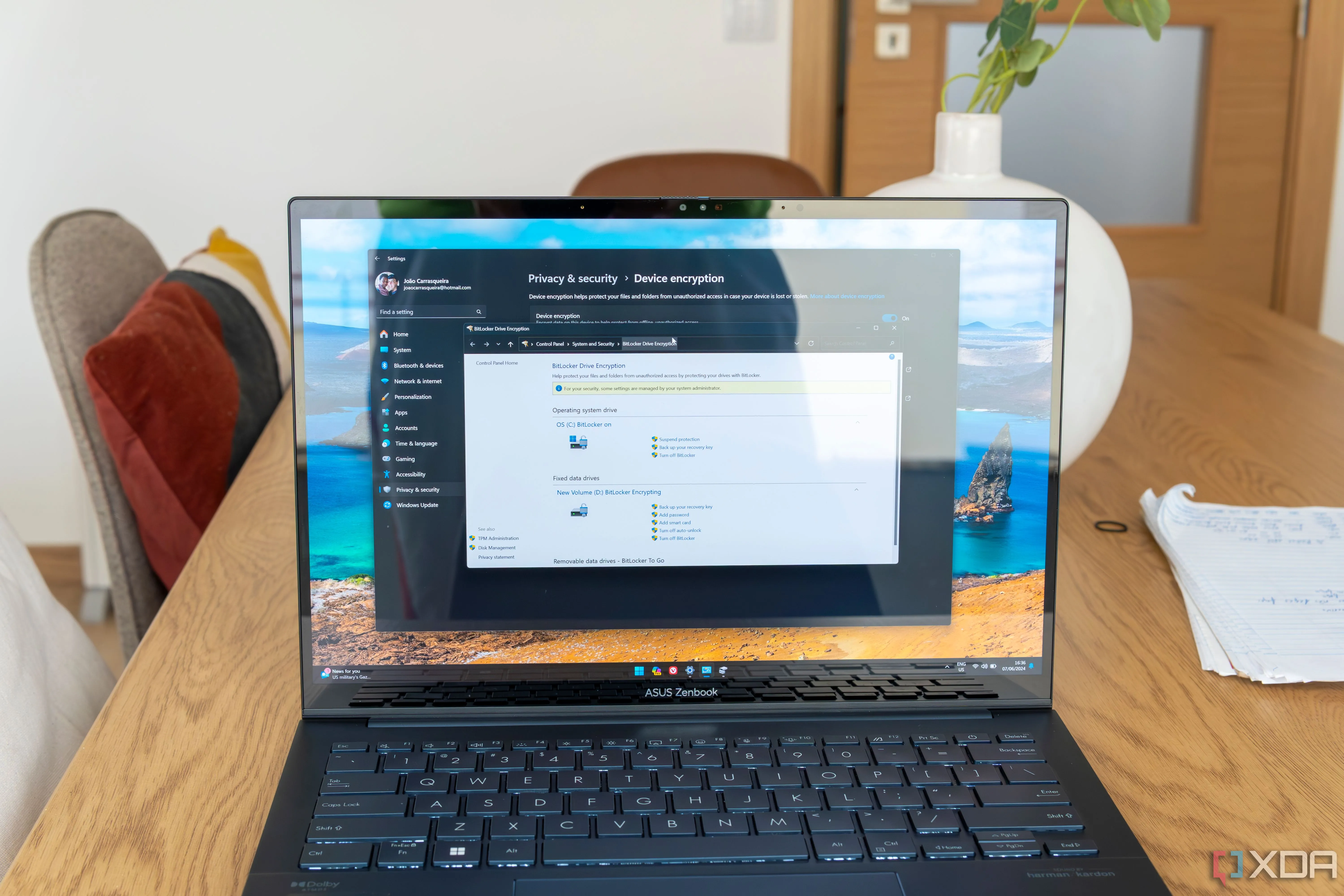 Cài đặt BitLocker trên laptop chạy Windows 11, liên quan đến mã hóa ổ đĩa khi dual-boot