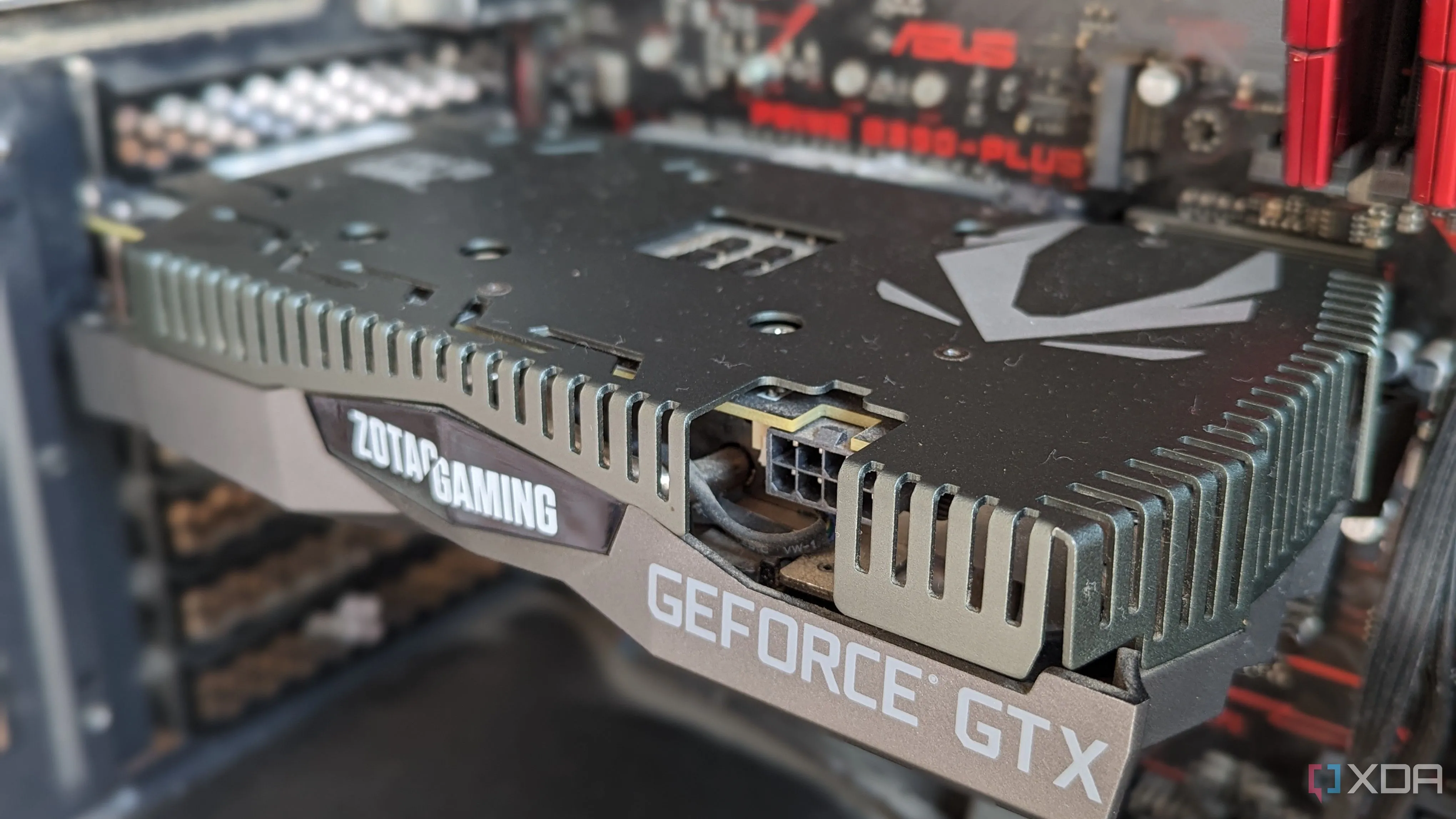Cận cảnh GTX 1660 Ti trong PC chơi game