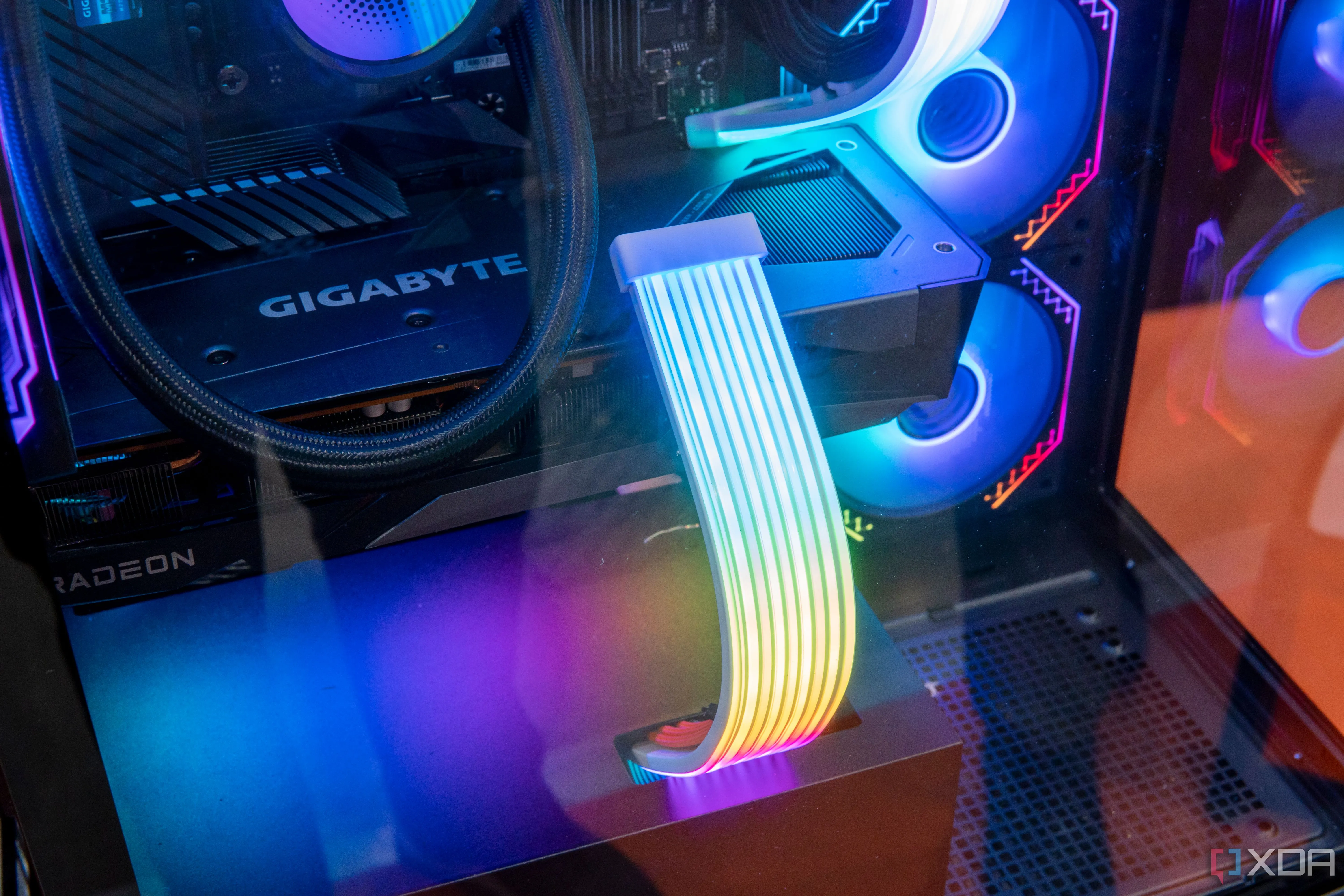 Cận cảnh tản nhiệt nước AIO Xigmatek Endorphin 9 với đèn RGB rực rỡ