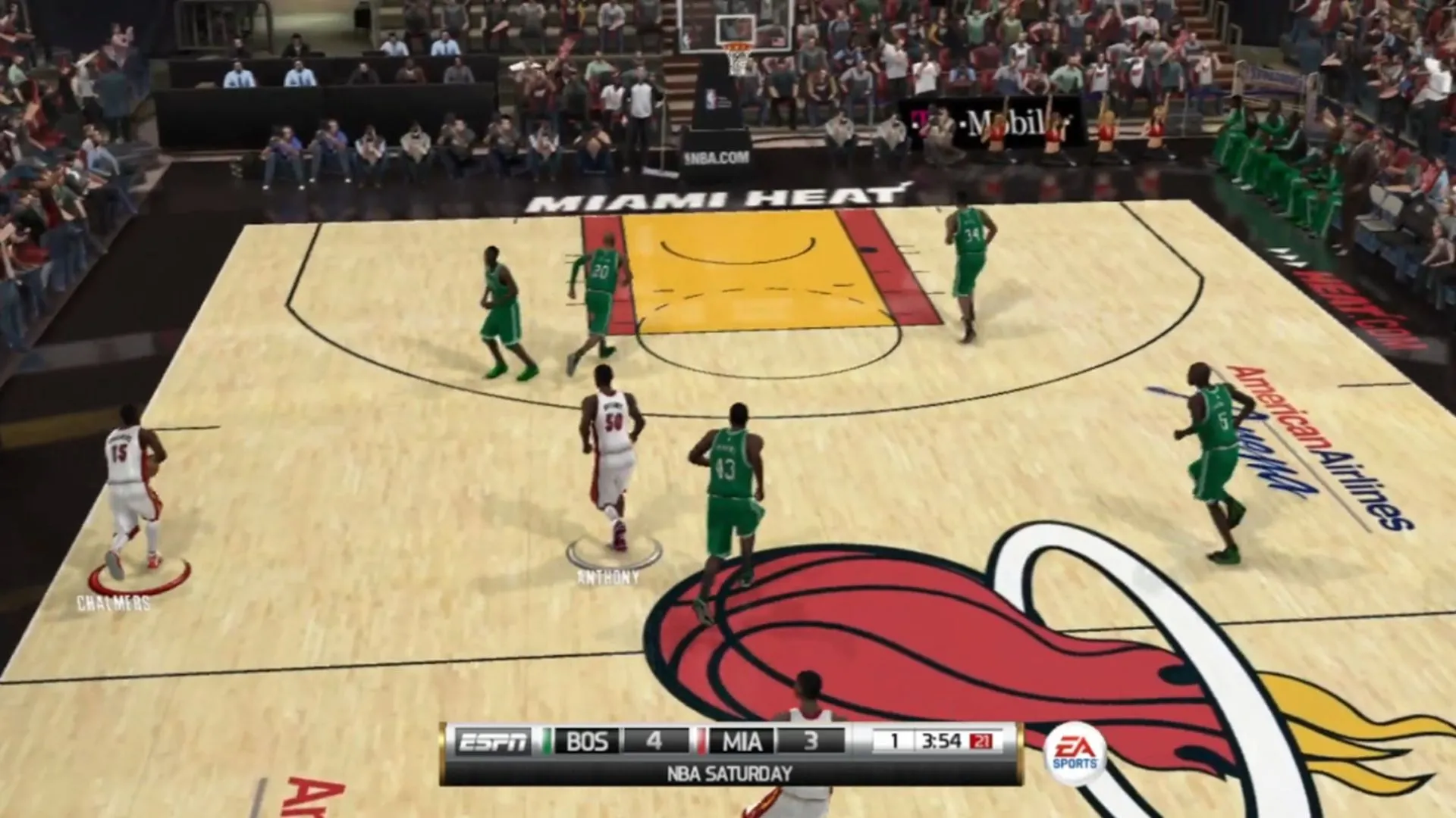 Cảnh gameplay của NBA Elite 11, hai cầu thủ bóng rổ đang đối đầu trên sân.