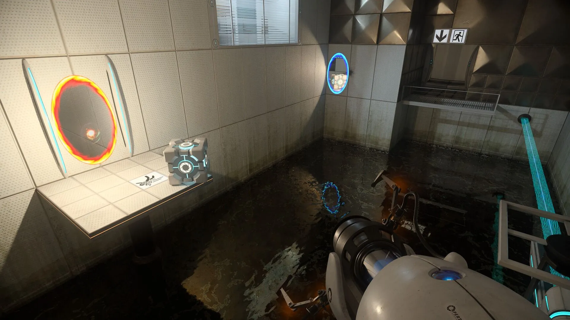 Cảnh gameplay từ Portal với đồ họa RTX, minh họa việc sử dụng súng portal để giải các câu đố vật lý.
