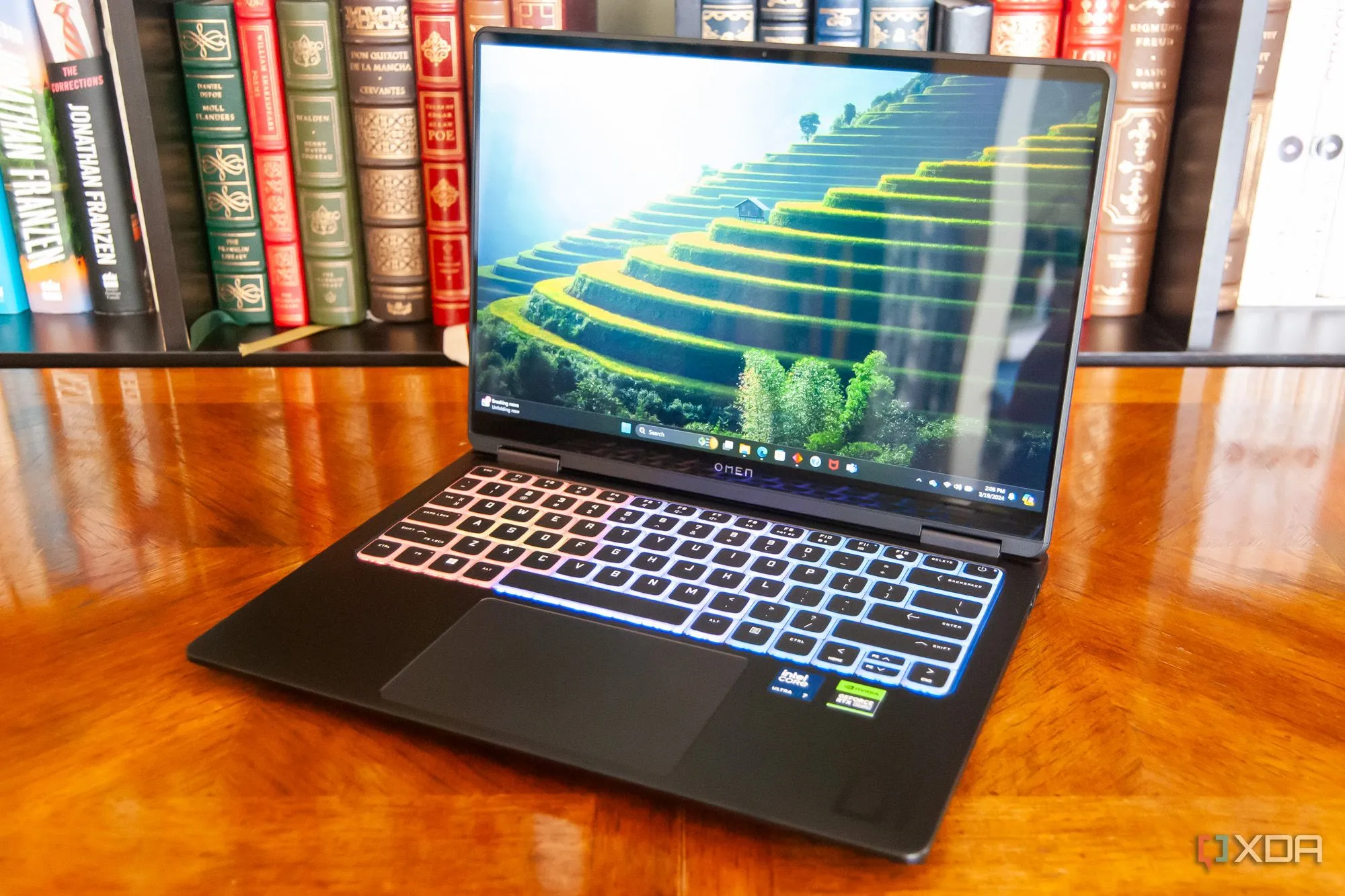 Cập nhật Windows và driver thường xuyên trên laptop gaming HP Omen Transcend 14