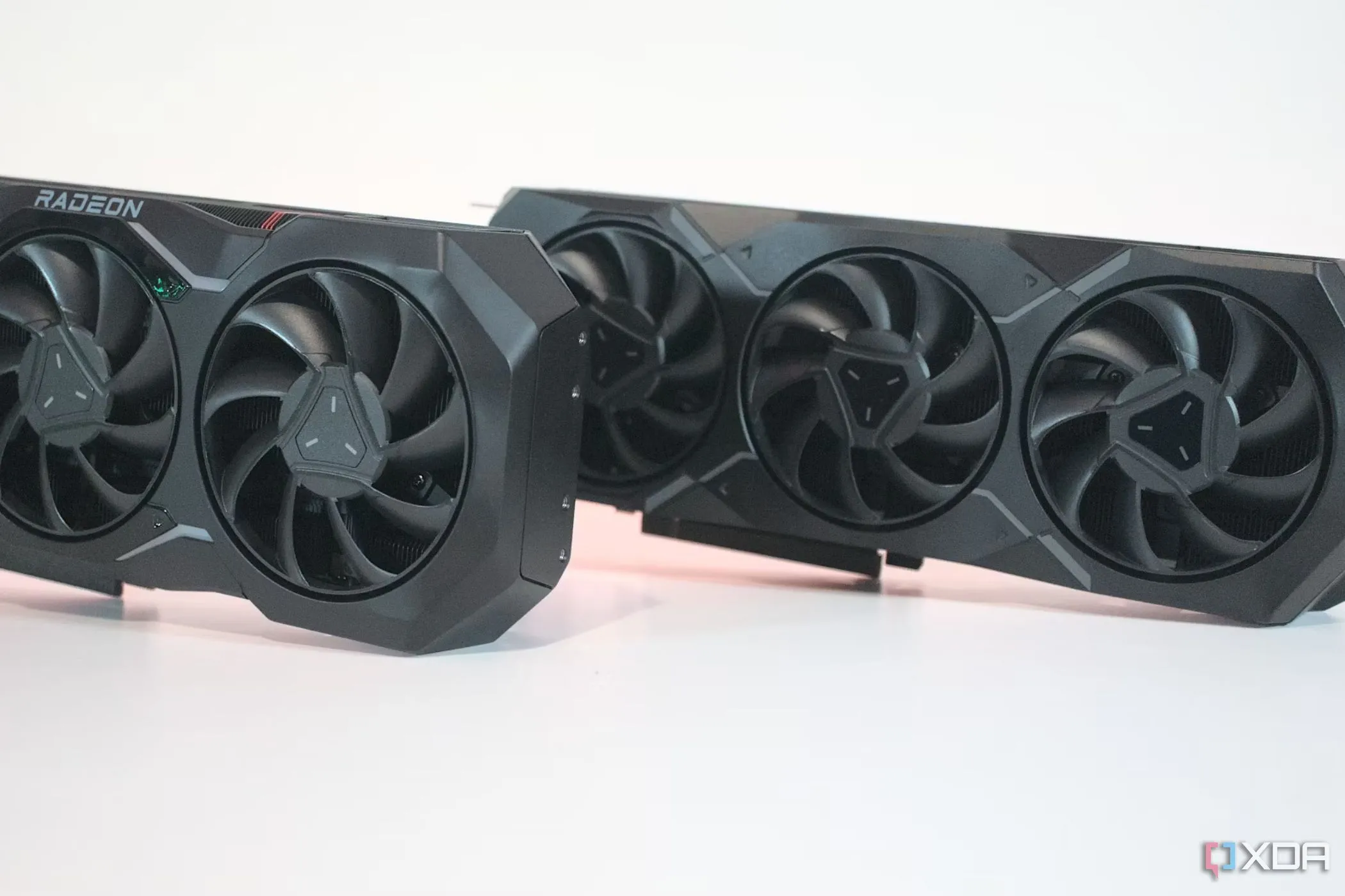 Card đồ họa AMD Radeon RX 7900 XTX, minh họa kiến trúc RDNA