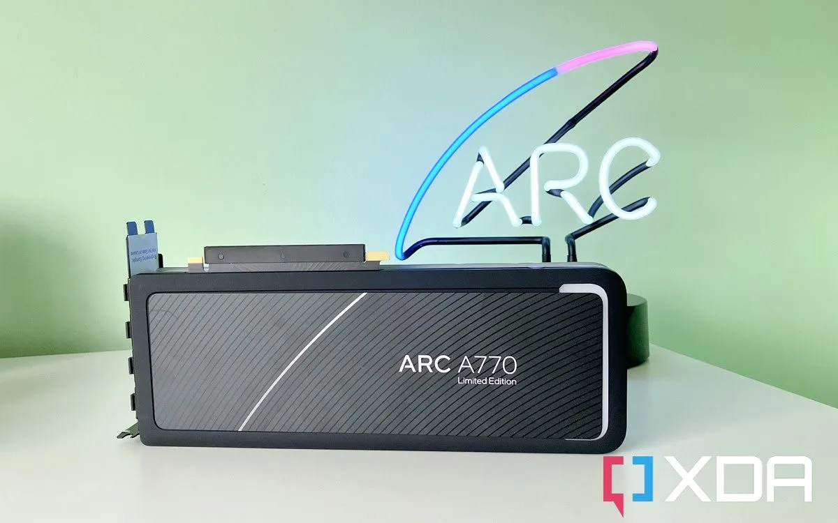 Card đồ họa Intel Arc A770, thể hiện lựa chọn thay thế cho GPU Nvidia trong việc tự host LLM và mở rộng khả năng tương thích phần cứng.