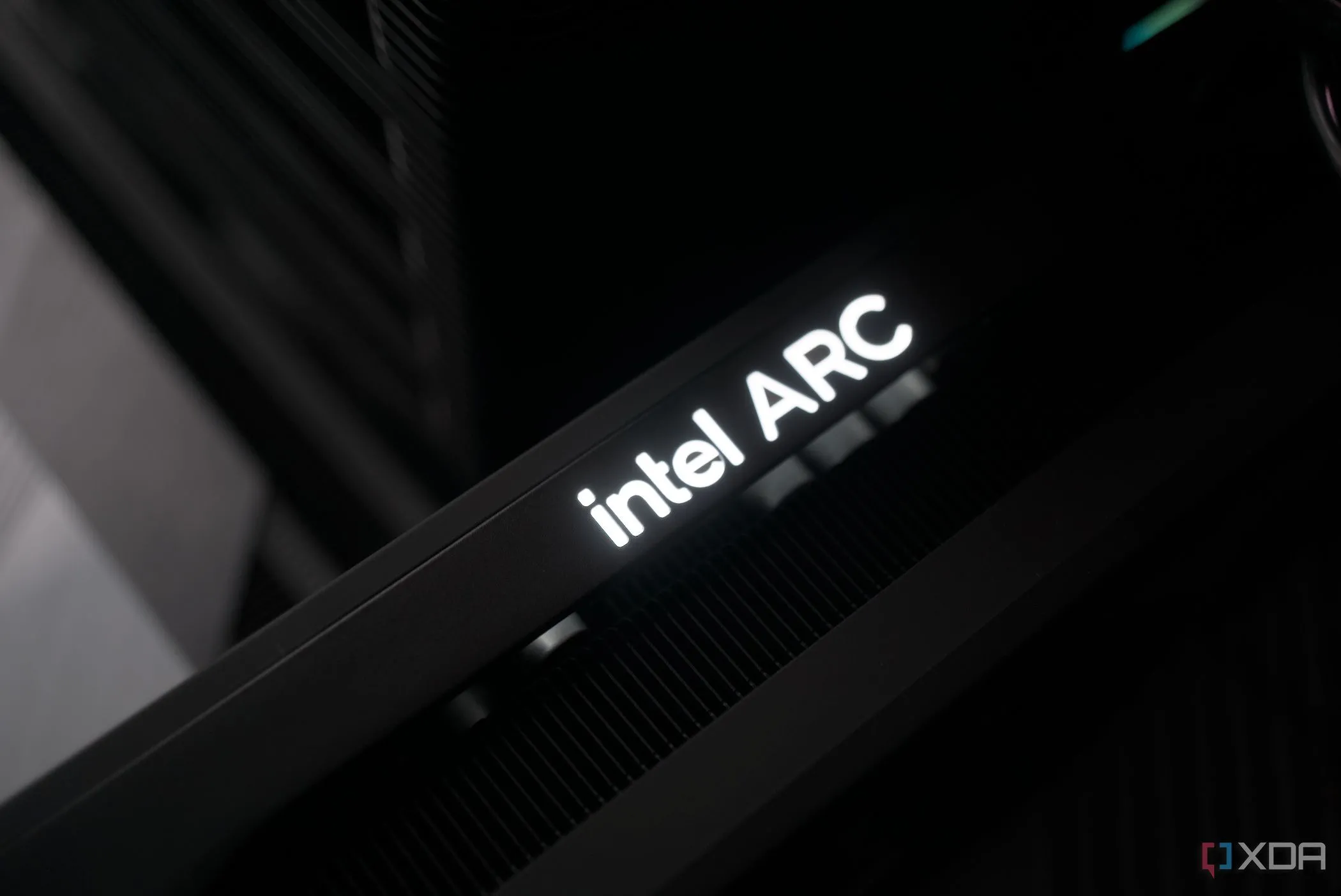 Card đồ họa Intel Arc B580 Battlemage đã được lắp đặt trong hệ thống PC