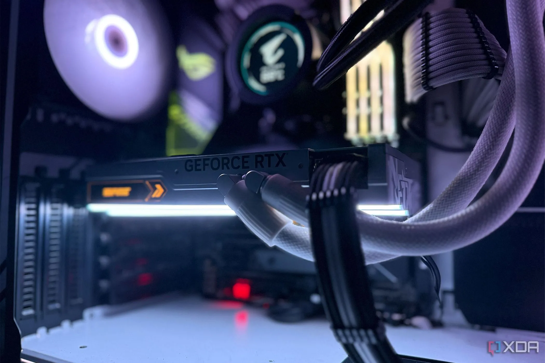 Card đồ họa NVIDIA GeForce RTX 4090 cao cấp tích hợp đầy đủ các công nghệ và tính năng hiện đại nhất.