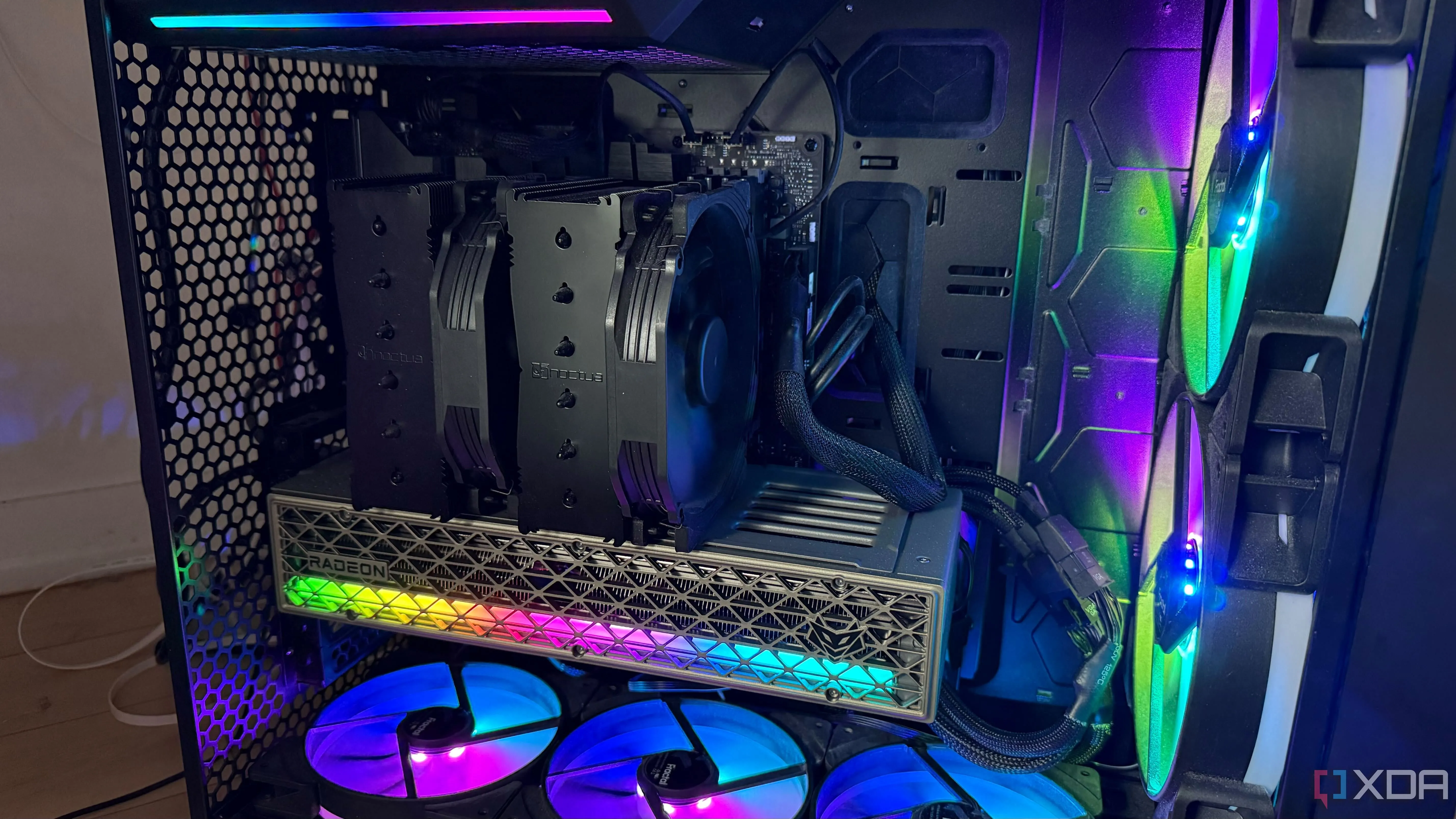 Card đồ họa Sapphire Nitro+ với hệ thống đèn RGB nổi bật, minh họa cho yếu tố thẩm mỹ trong thiết kế GPU.