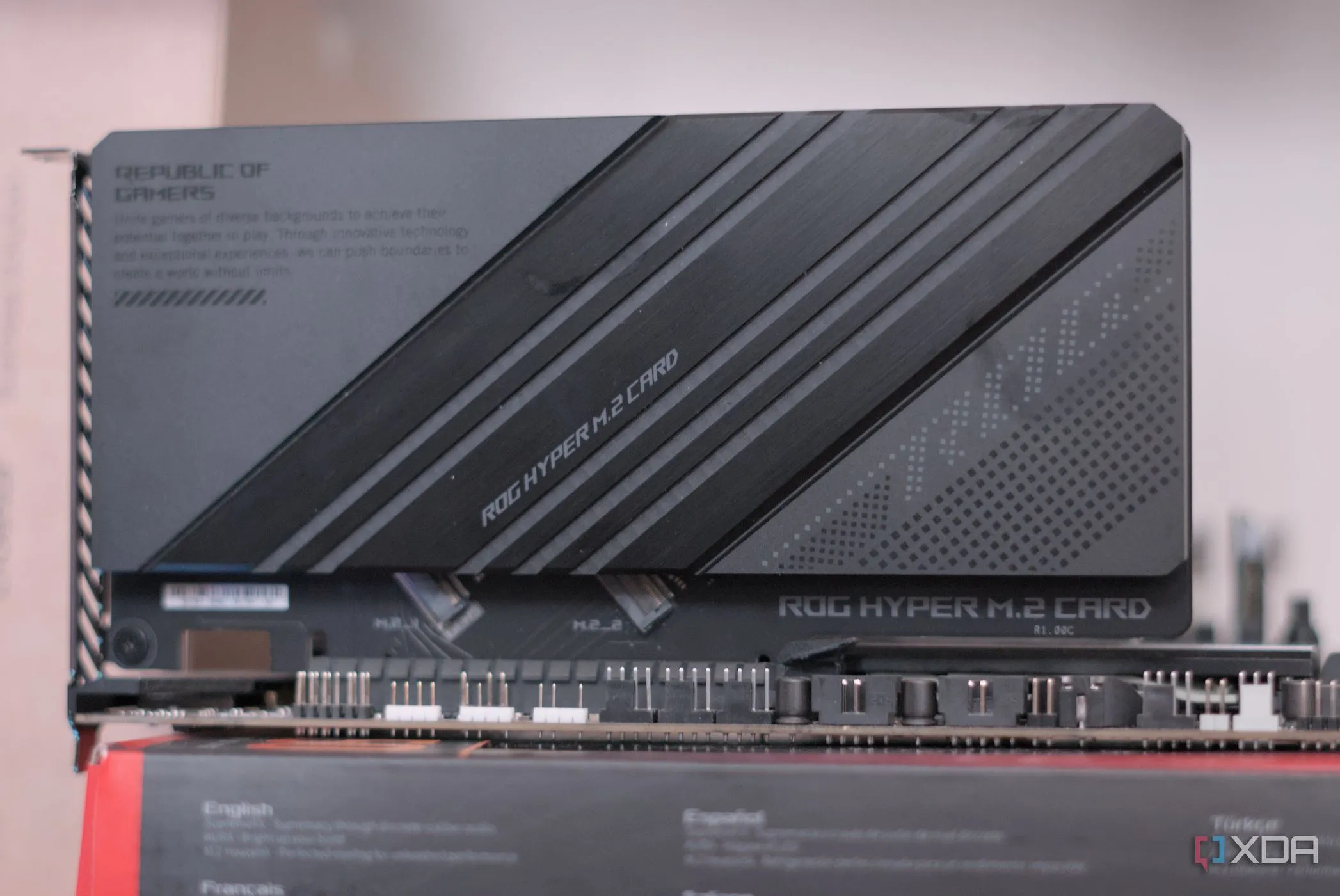 Card mở rộng ASUS M.2 NVMe đã được cài đặt vào hệ thống