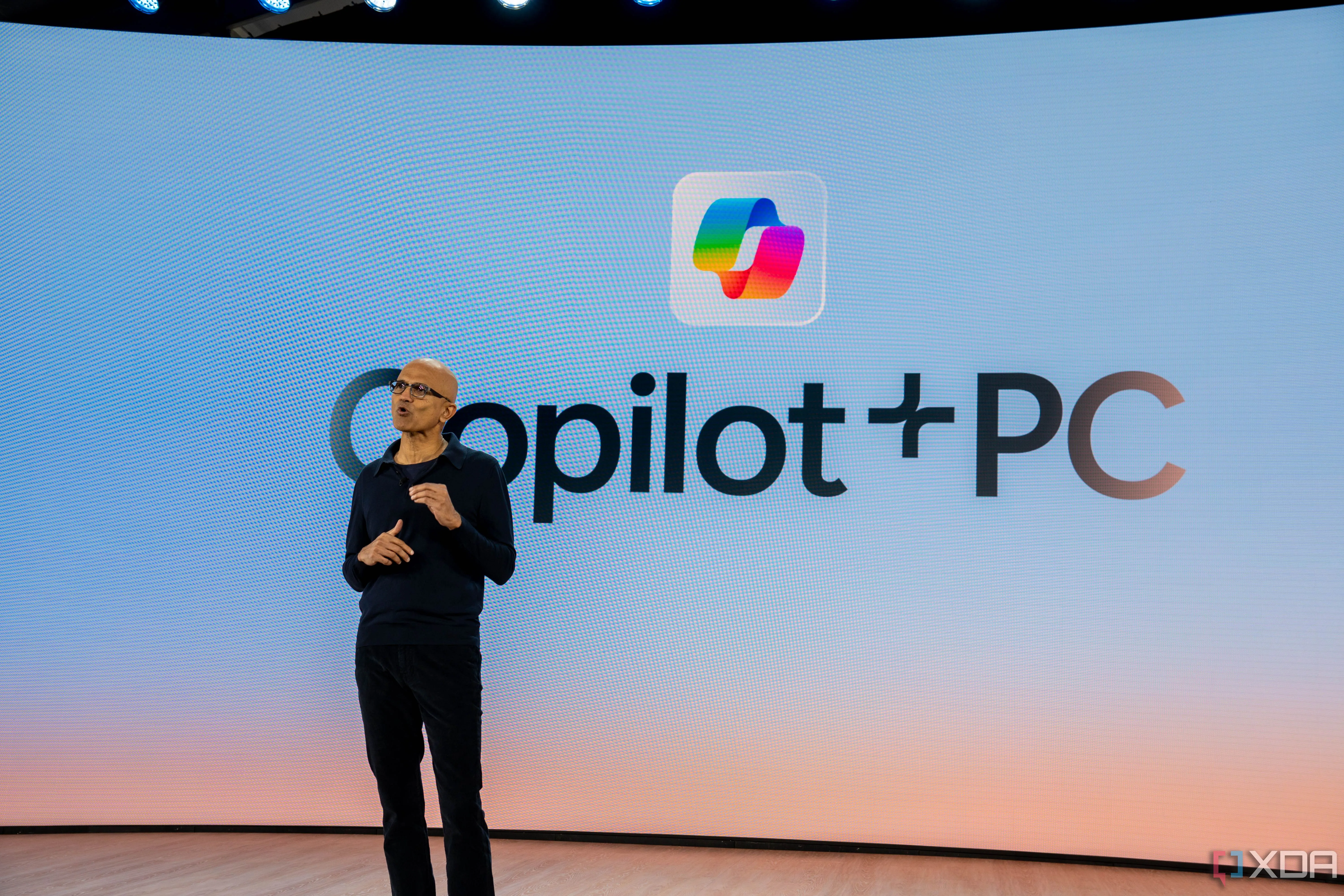 CEO Microsoft Satya Nadella trình bày về chiến lược mở rộng hỗ trợ cho các tính năng AI Copilot+