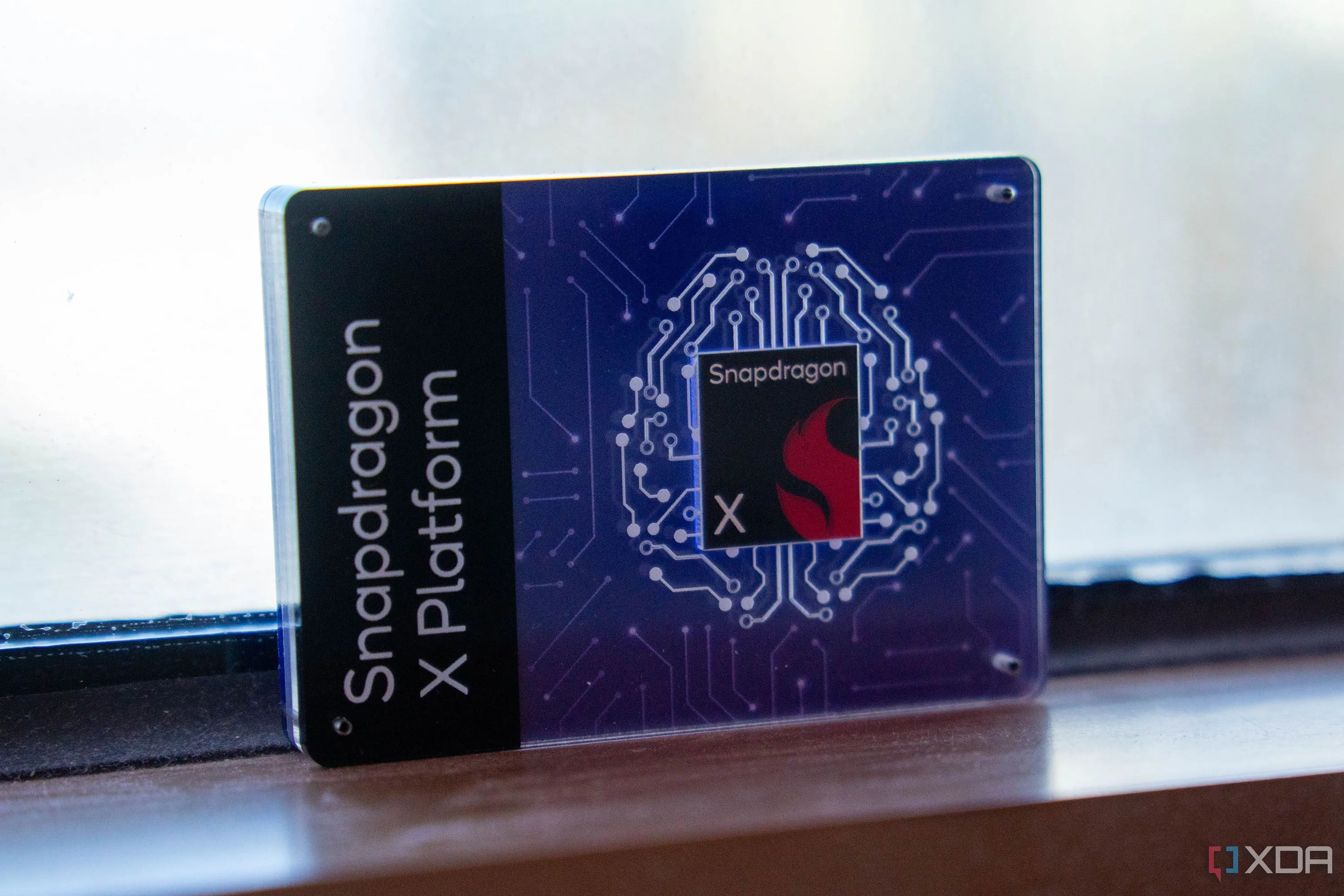 Chip Qualcomm Snapdragon X-Elite, đại diện cho hiệu năng mạnh mẽ trên nền tảng Windows on Arm